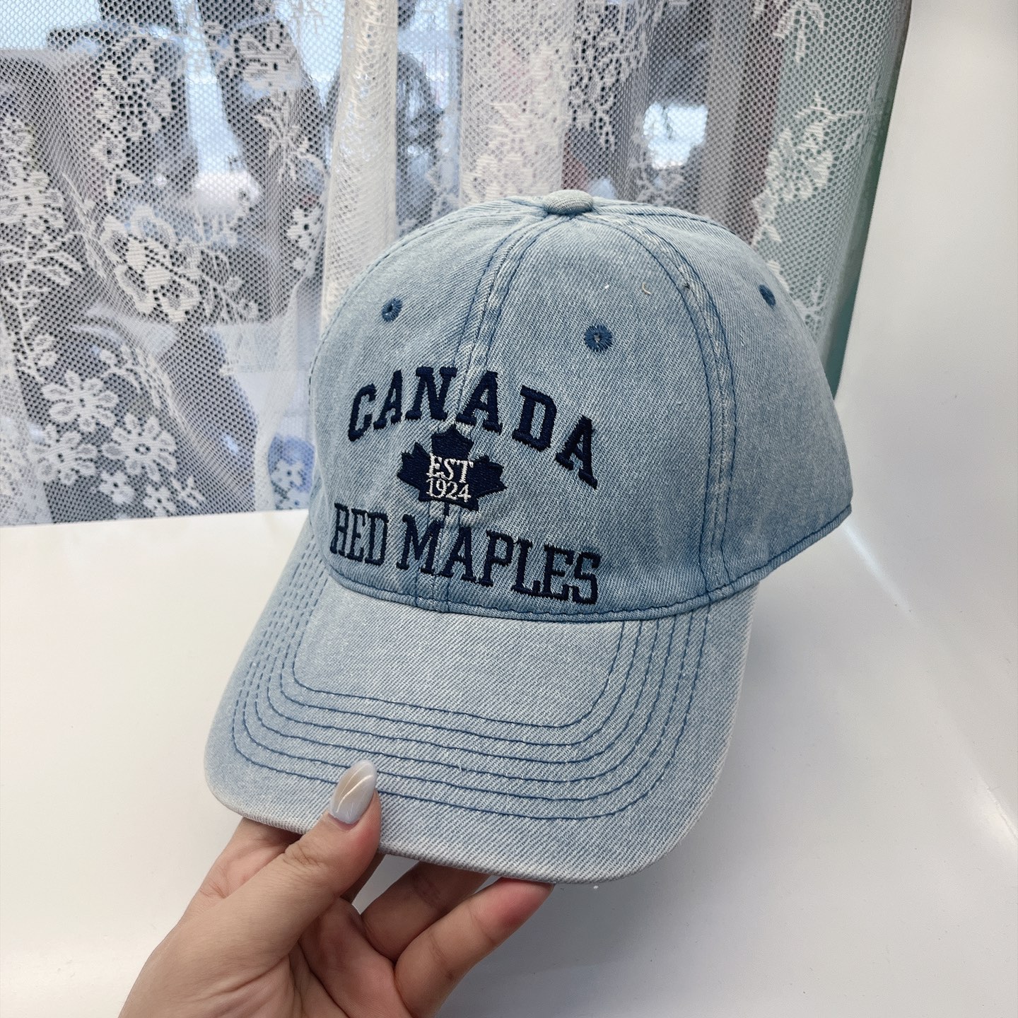 
潮牌🧢官网新品，棒球帽，原单品质火爆来袭 。🎩 工艺非常精美 高档大气上档次！低调奢华，方便携带！跑量