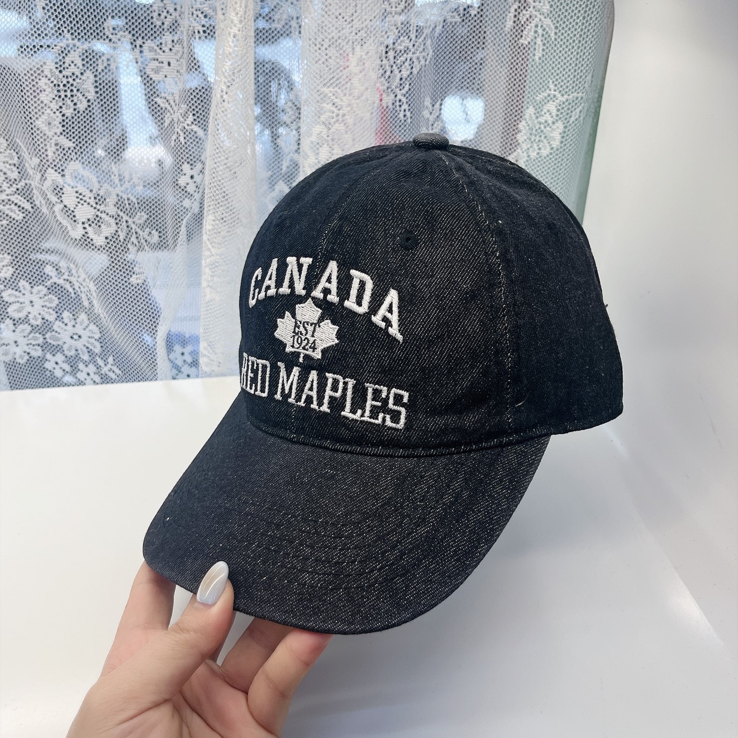 
潮牌🧢官网新品，棒球帽，原单品质火爆来袭 。🎩 工艺非常精美 高档大气上档次！低调奢华，方便携带！跑量