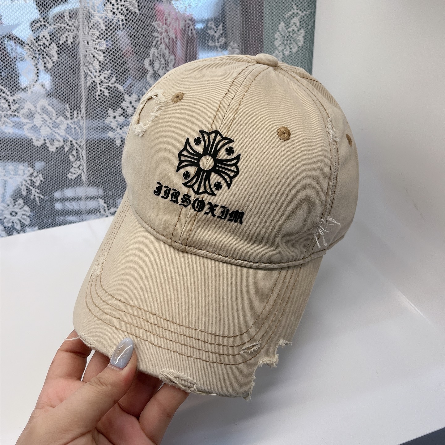  克罗心最新时尚前卫的休闲设计风格，戴上头就是这样好看看哦，做工精细，男女同款！