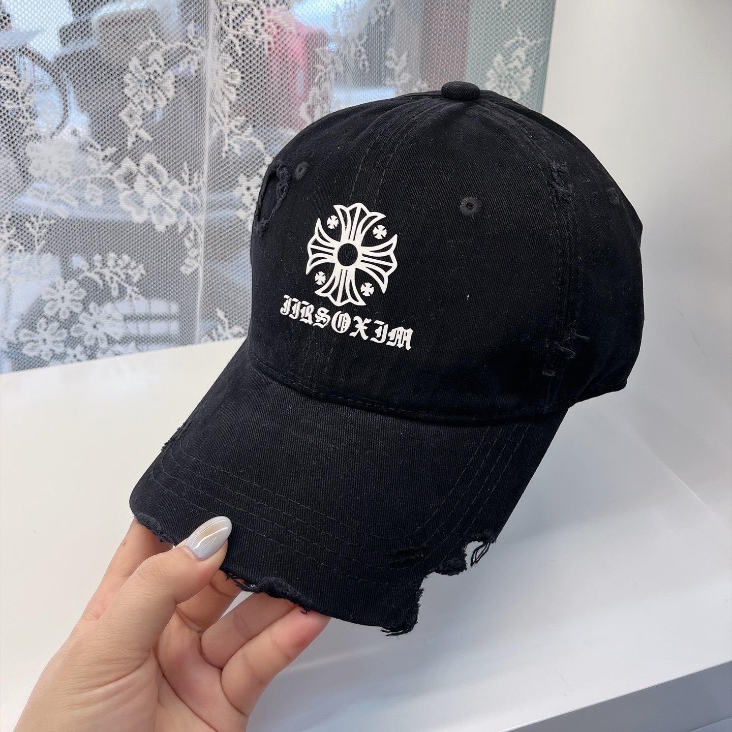  克罗心最新时尚前卫的休闲设计风格，戴上头就是这样好看看哦，做工精细，男女同款！