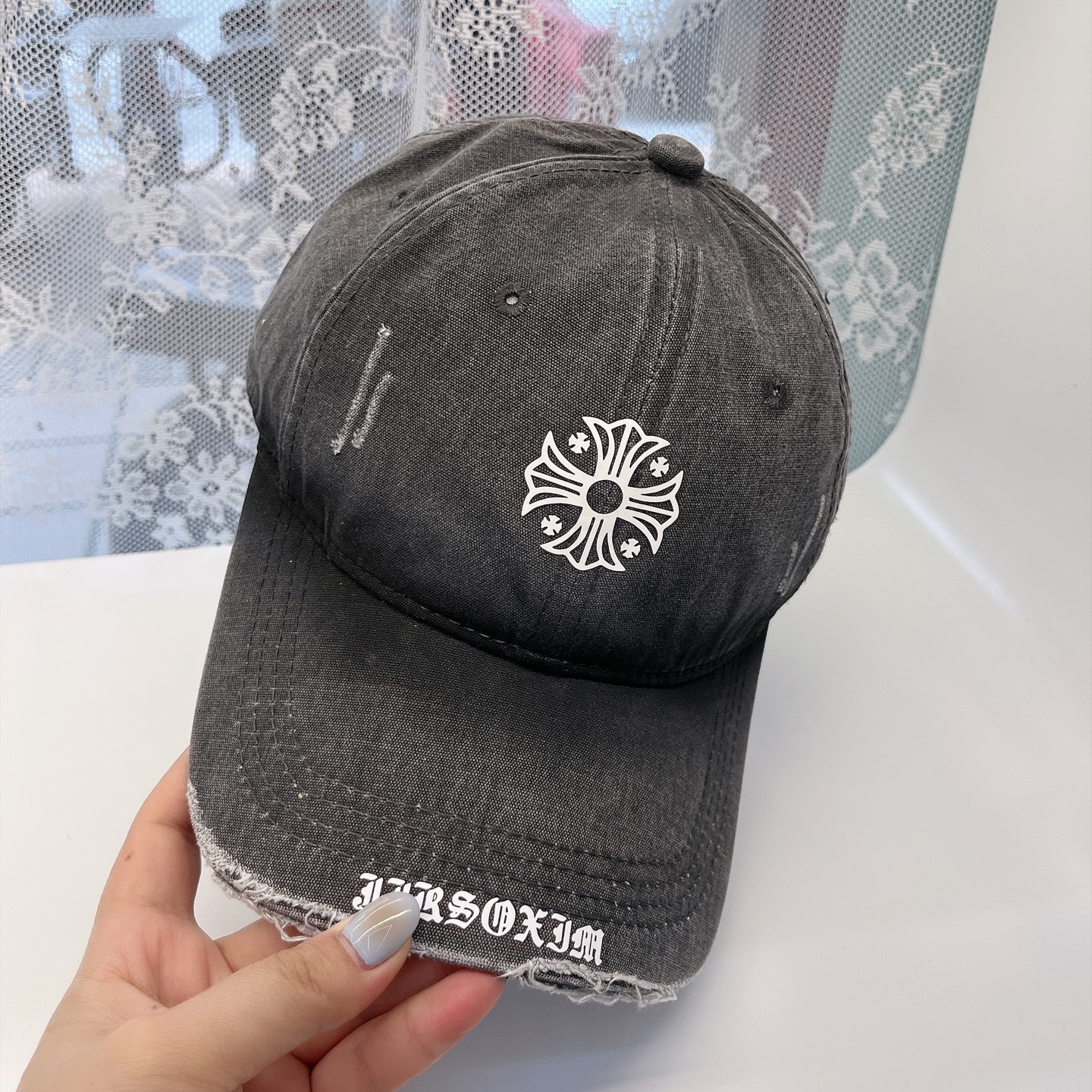  克罗心最新时尚前卫的休闲设计风格，戴上头就是这样好看看哦，做工精细，男女同款！