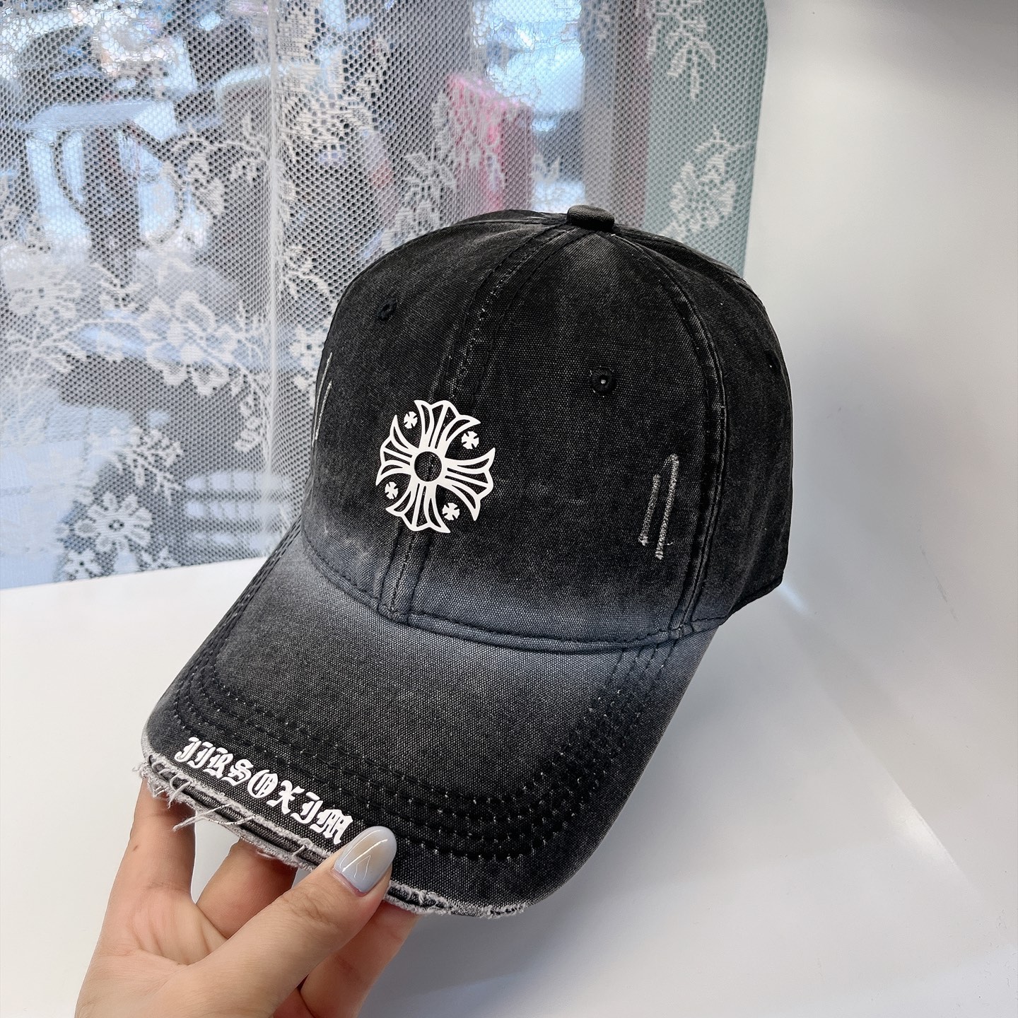  克罗心最新时尚前卫的休闲设计风格，戴上头就是这样好看看哦，做工精细，男女同款！