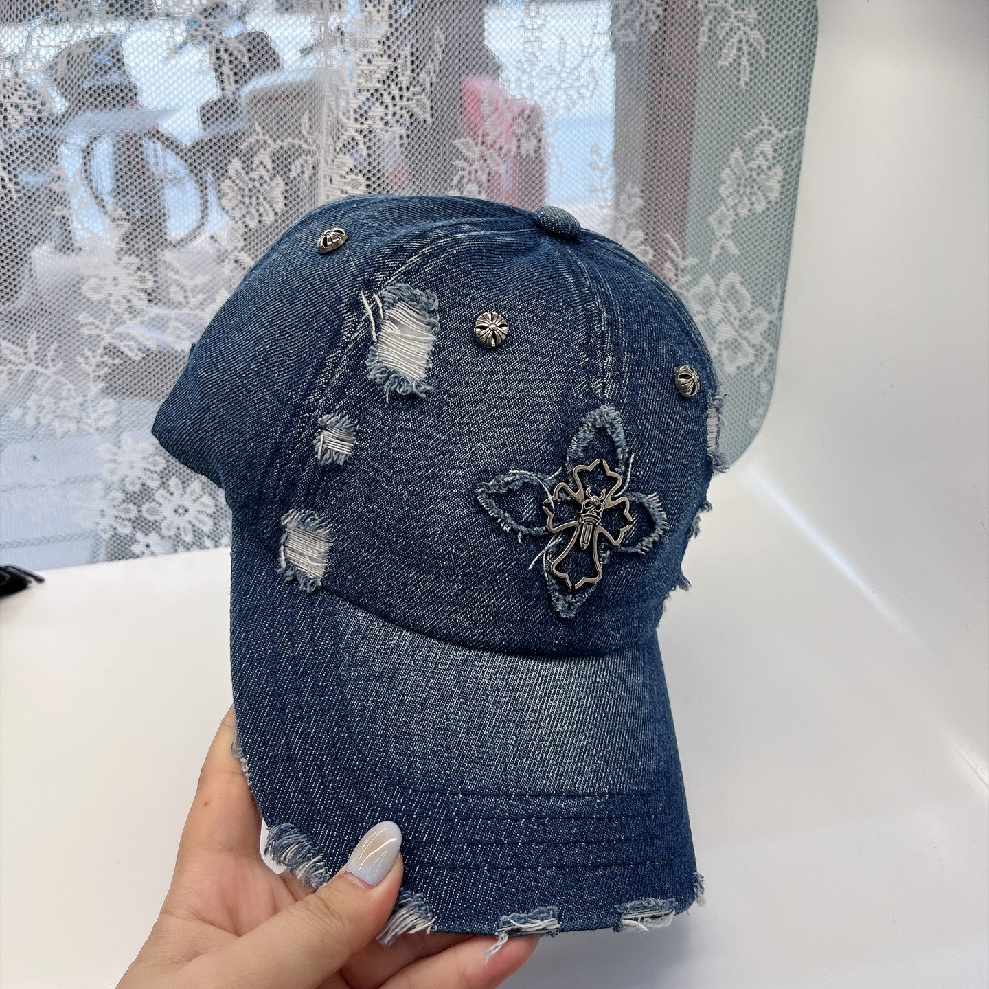  克罗心最新时尚前卫的休闲设计风格，戴上头就是这样好看看哦，做工精细，男女同款！