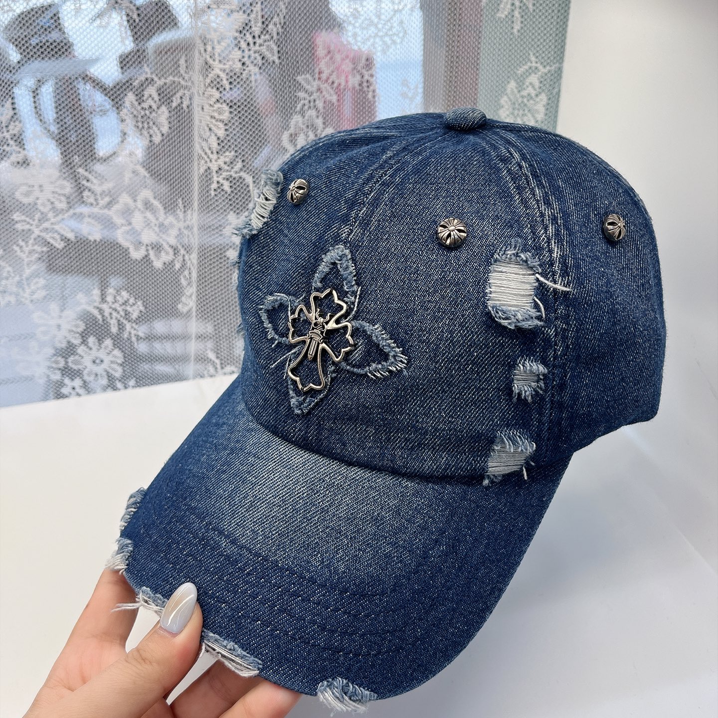  克罗心最新时尚前卫的休闲设计风格，戴上头就是这样好看看哦，做工精细，男女同款！