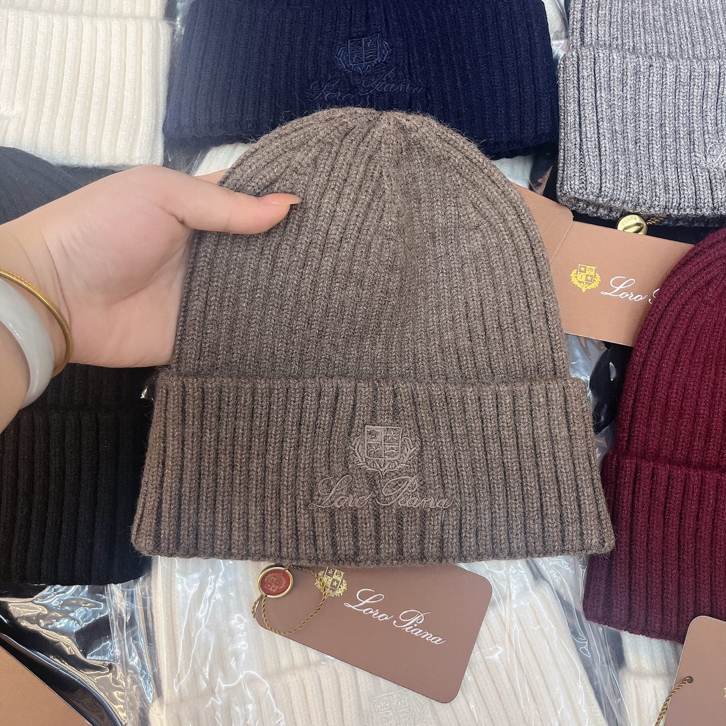 NO:552894,New lp woolen hat, fisherman hat, baseball cap, knitted hat, hat, loro piana, espadrilles, hats19860909新款lp毛线帽帽子渔夫帽棒球帽针织帽,帽子,loro piana,espadrilles,hats,hat