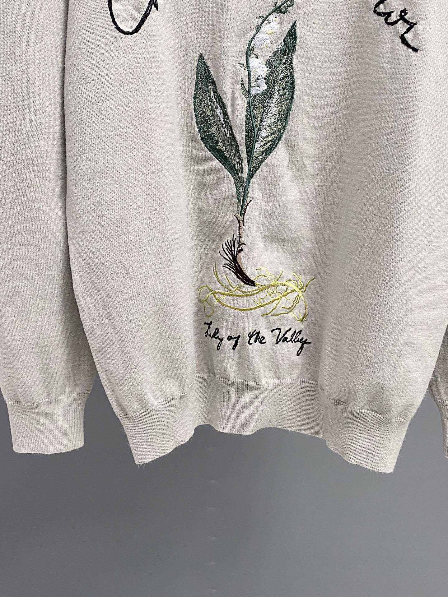 “Dior Knitted Shirt with Bell Orchid Embroidery in Grey Cotton Tweed Fabric” - 图片 6