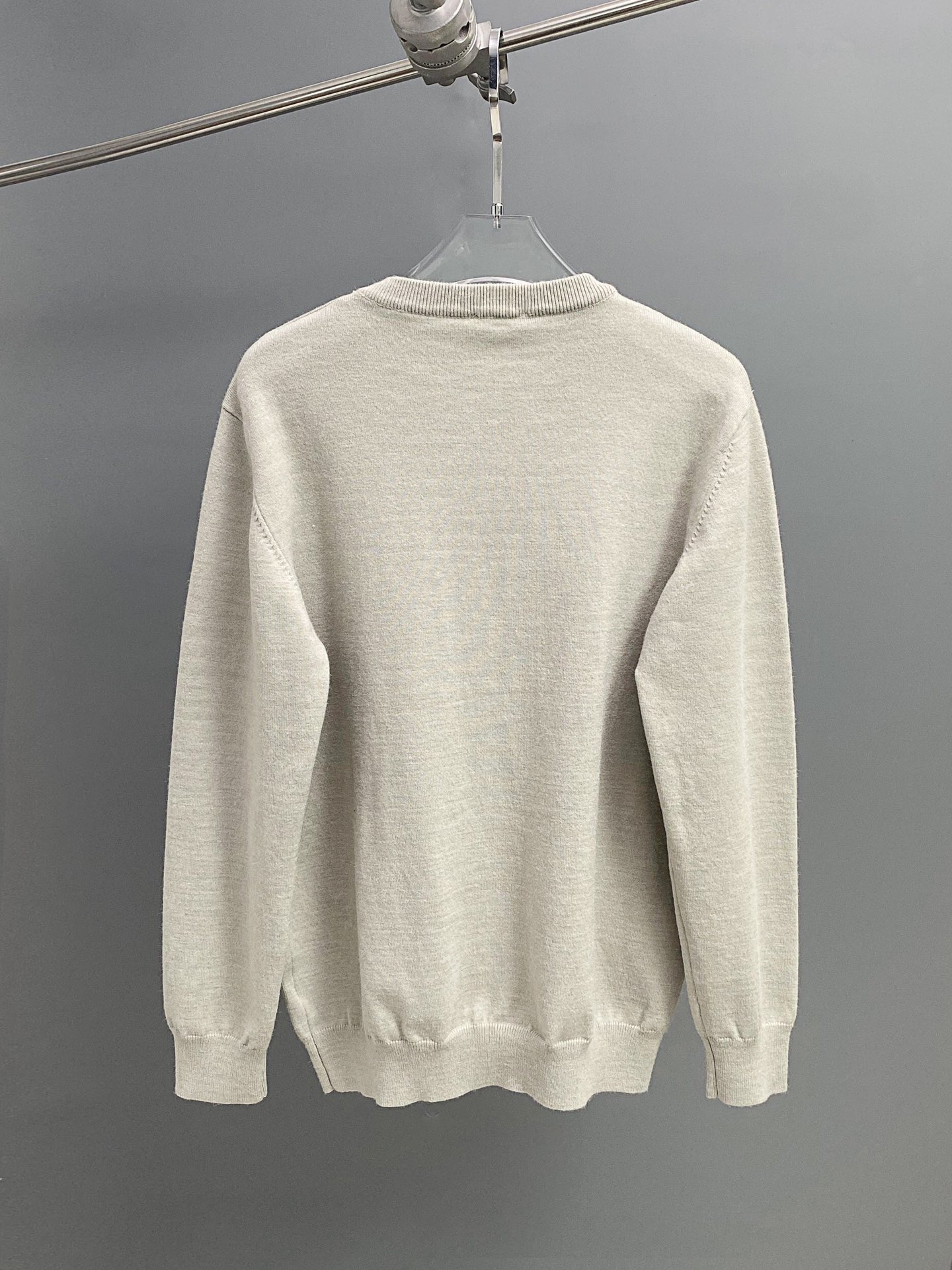 “Dior Knitted Shirt with Bell Orchid Embroidery in Grey Cotton Tweed Fabric” - 图片 2