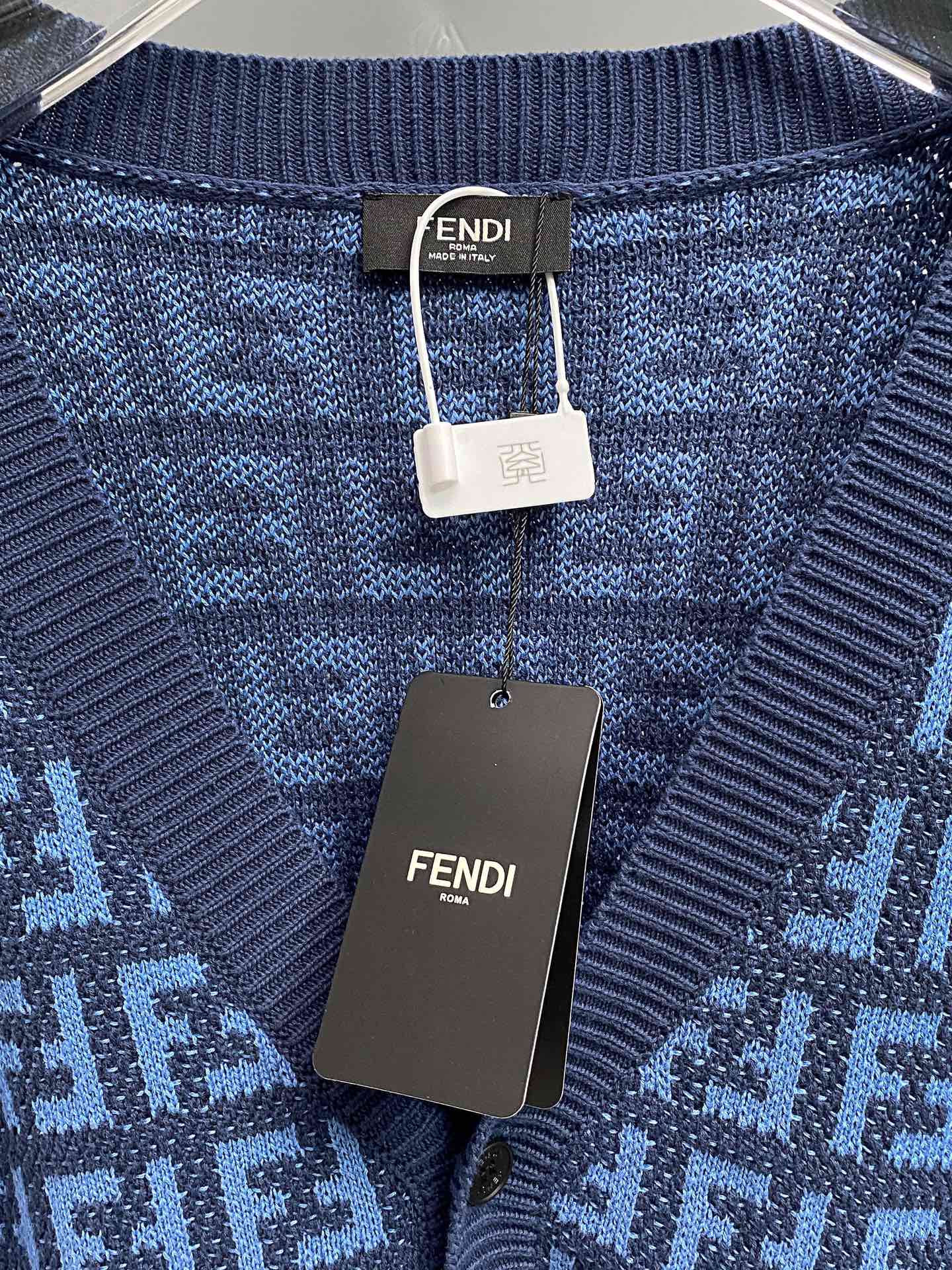 Fendi Cotton Shirts with FF Patterns: Durable, Stylish, Various Sizes - 图片 4