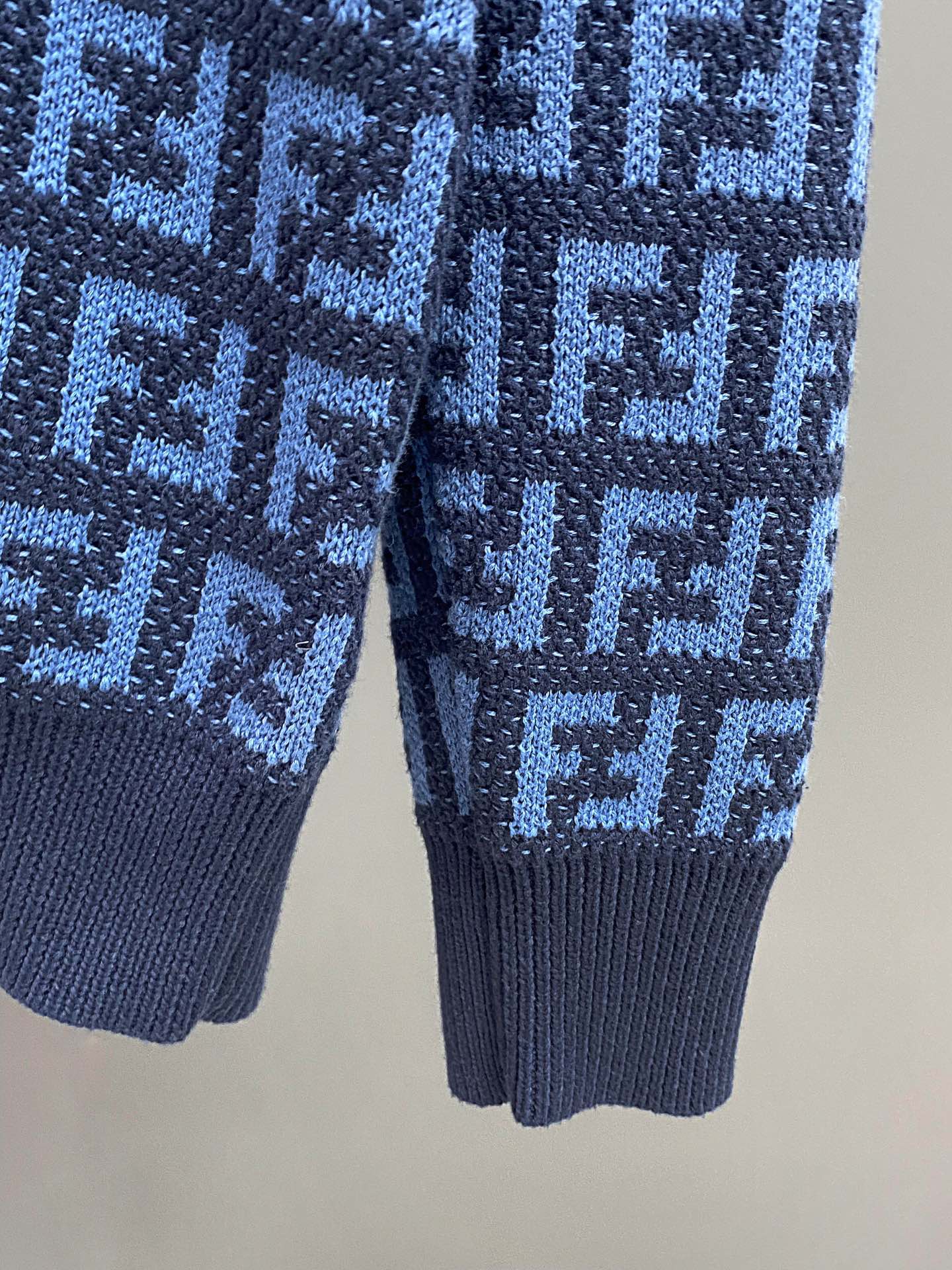 Fendi Cotton Shirts with FF Patterns: Durable, Stylish, Various Sizes - 图片 7