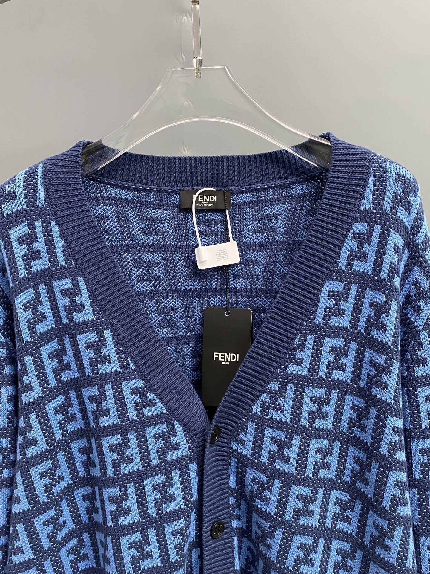 Fendi Cotton Shirts with FF Patterns: Durable, Stylish, Various Sizes - 图片 3