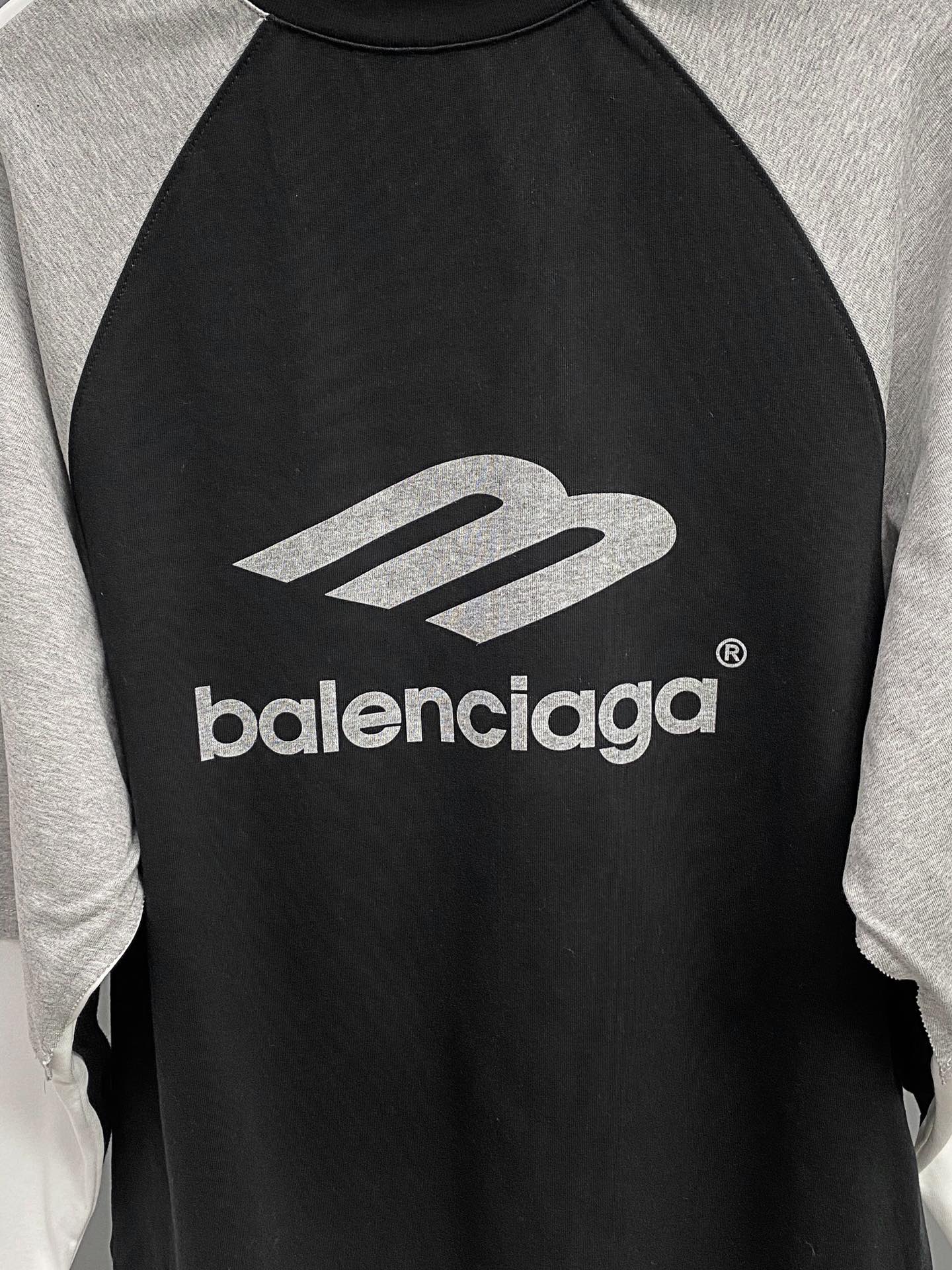 Balenciag*/巴黎 24早秋重工款三层针织长袖套头衫