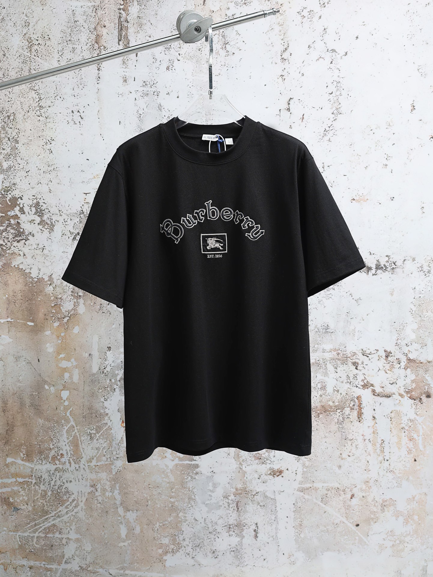 🔥🔥Versión superior P125 BURBERRY 26SS Camiseta de manga corta de algodón con logo gótico ●Producto auténtico comprado…