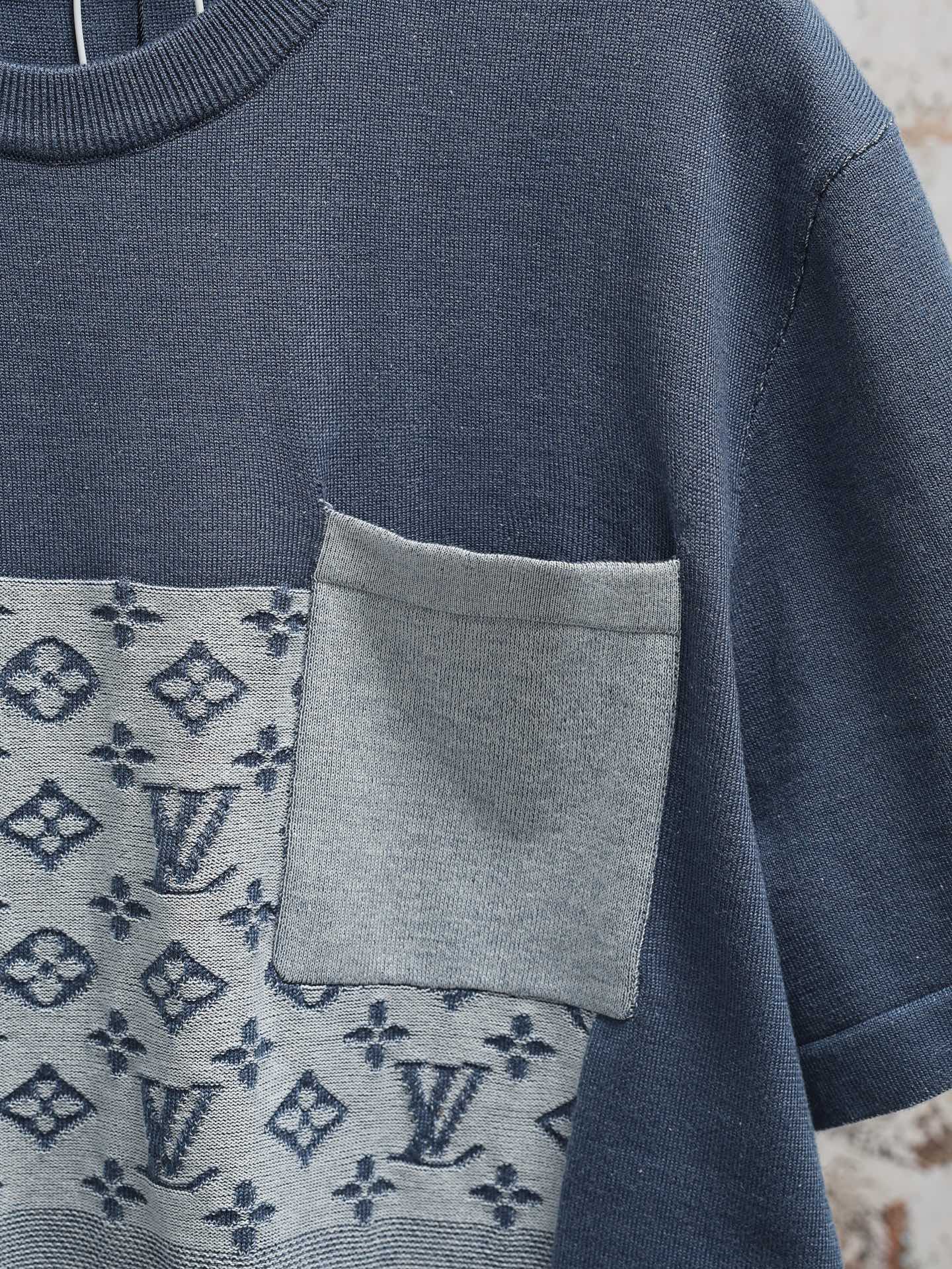 Louis Vuitton 460（高版本）LOUIS VUITTON FW26 早秋系列 Monogram印花牛仔拼接针织圆领衫 T恤