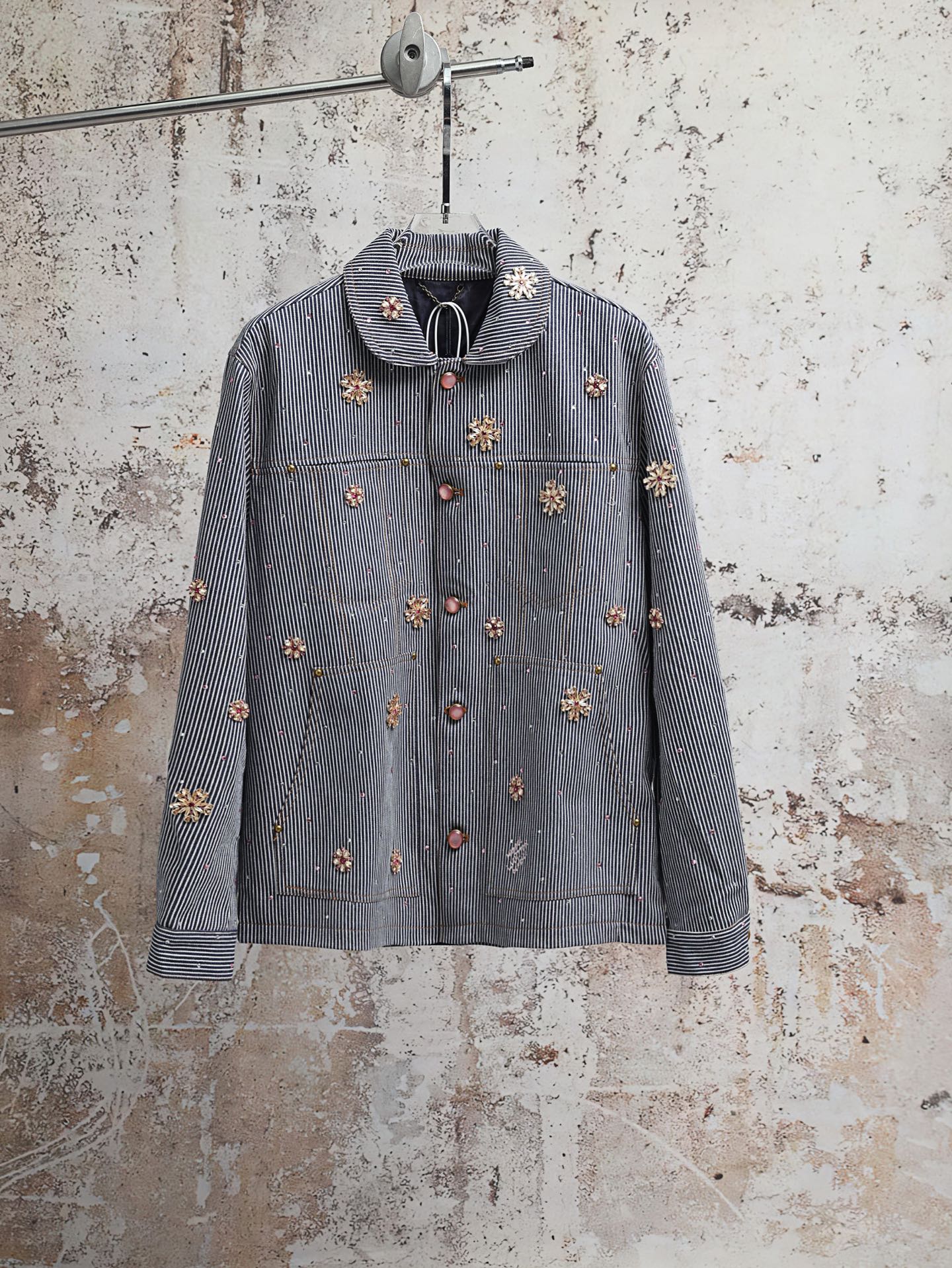P275 (versión alta) LOUIS VUITTON x Nigo Edición colaboración FW25 Chaqueta de trabajo de una botonadura con bordado de…