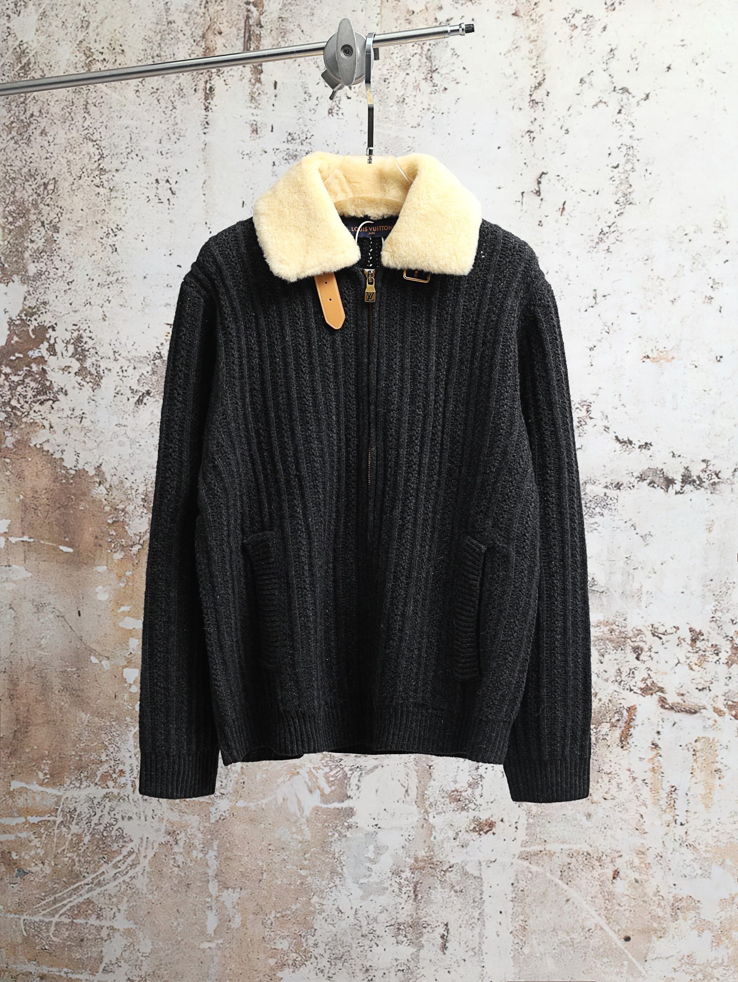 P385 (versión alta) LOUIS VUITTON FW26 Chaqueta corta de punto con cremallera y cinturón de cachemira y lana para hombr…