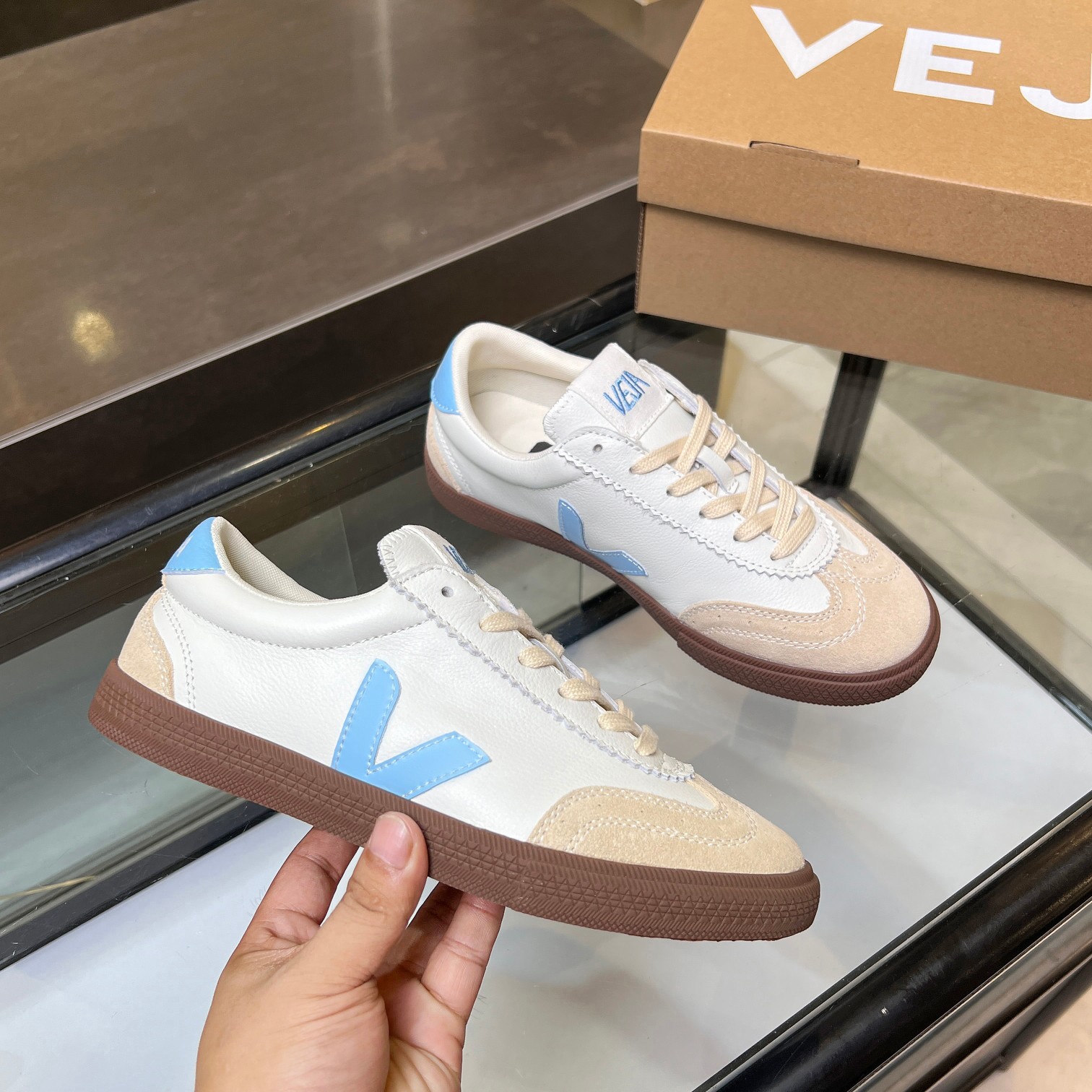 NO:407059,French VEJA model number 269 new retro flat heel thick sole casual sneakers, original customized private molded sole fabric: imported cowhide + cow back velvet inner lining Italy imported canvas outsole vulcanized non-slip sole size women's model 35-39 (40 custom made without return or exchange), casual shoes/sports shoes, sneakers, cowhide19860909法国VEJA 款号269 新款复古平跟厚底休闲运动鞋, 原版定制私模大底 面料:进口牛皮+牛反绒 内里意大利进口帆布 大底硫化防滑大底 码数女款35-39(40定做不退换),休闲鞋/运动鞋,sneakers,cowhide,Women's Shoes