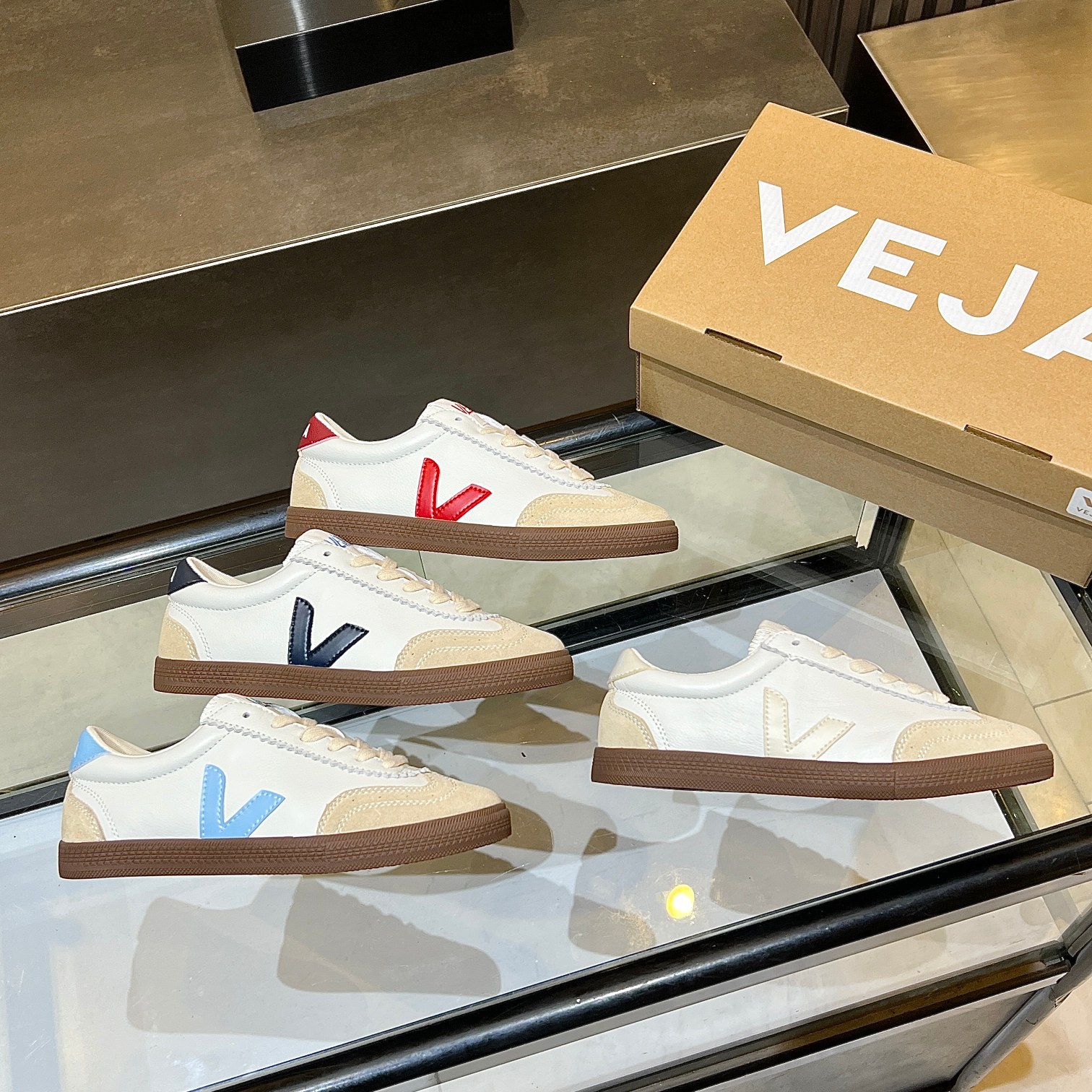 NO:407038,Model number 269 Fabric: imported cowhide + cow back velvet inner lining Italy imported canvas, outsole vulcanized non-slip sole, size women's model 35-39 (40 custom made without return), casual shoes/sports shoes, sneakers, cowhide19860909款号269 面料:进口牛皮+牛反绒  内里意大利进口帆布 大底硫化防滑大底 码数女款35-39(40定做不退换),休闲鞋/运动鞋,sneakers,cowhide,Women's Shoes