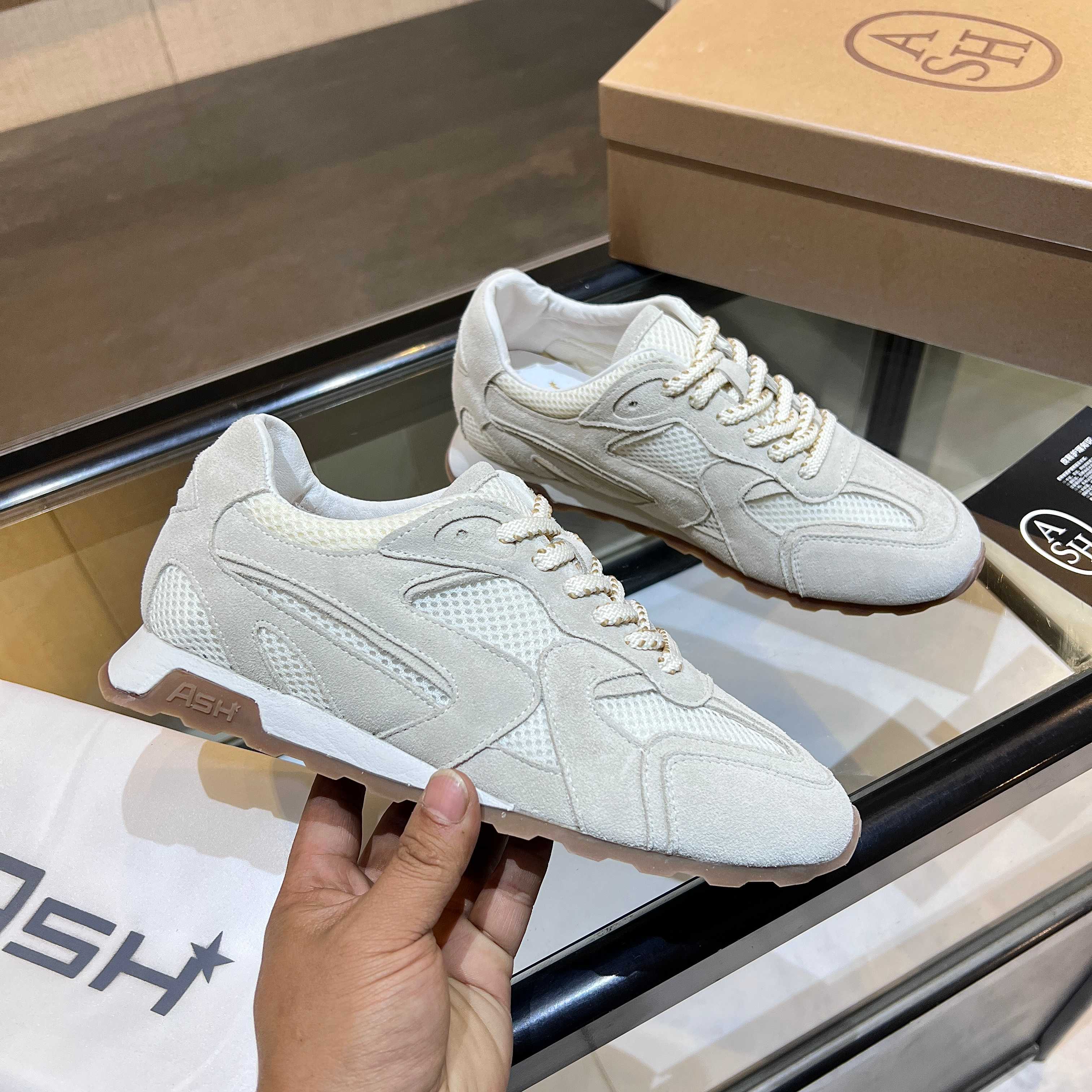 New Ash Number 2502: Kasar-Skin Shoes with Zirconium Fabric and Rubber Soles