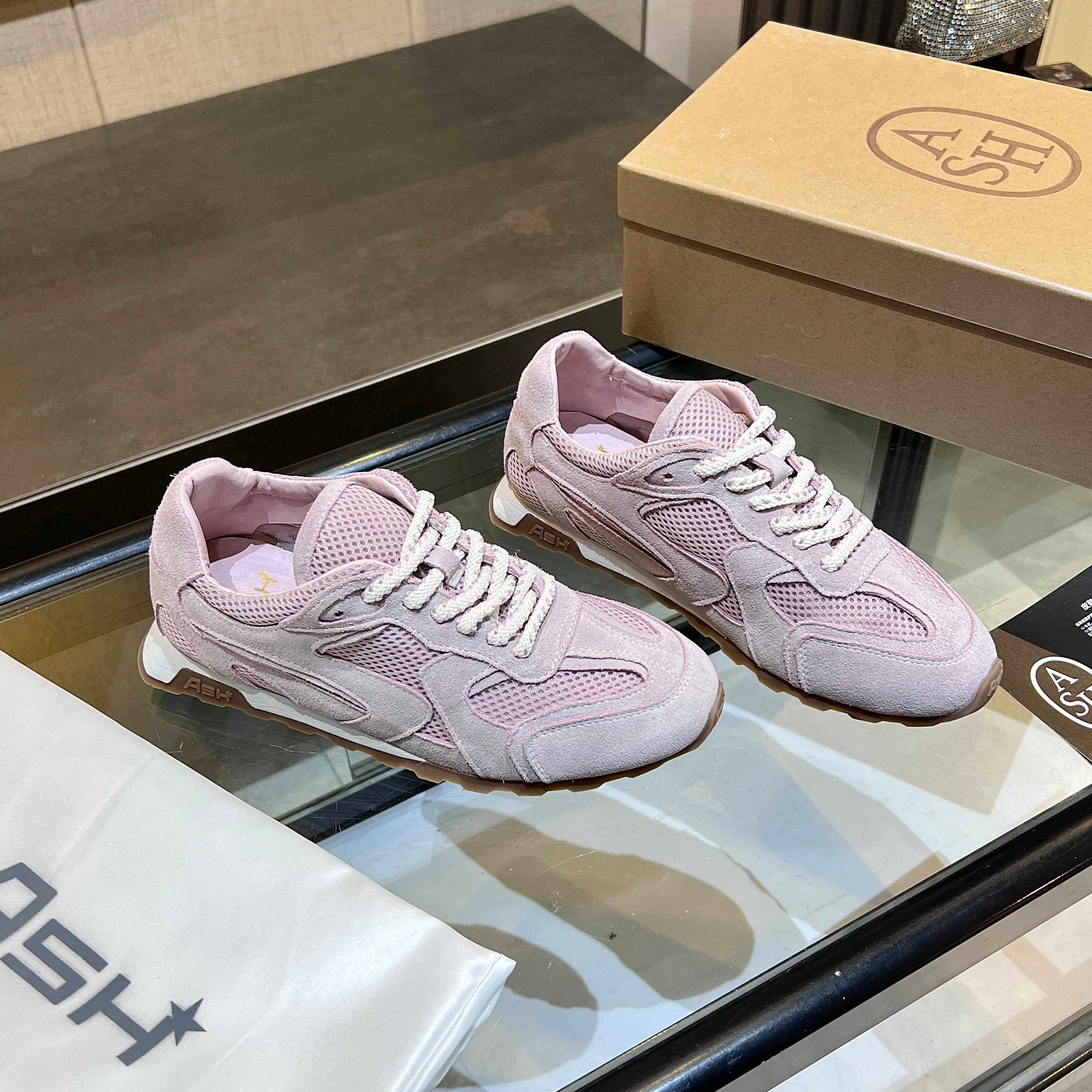New Ash Number 2502: Zirconium Fabric Shoes with Pig Skin Inner Soles. - 图片 9