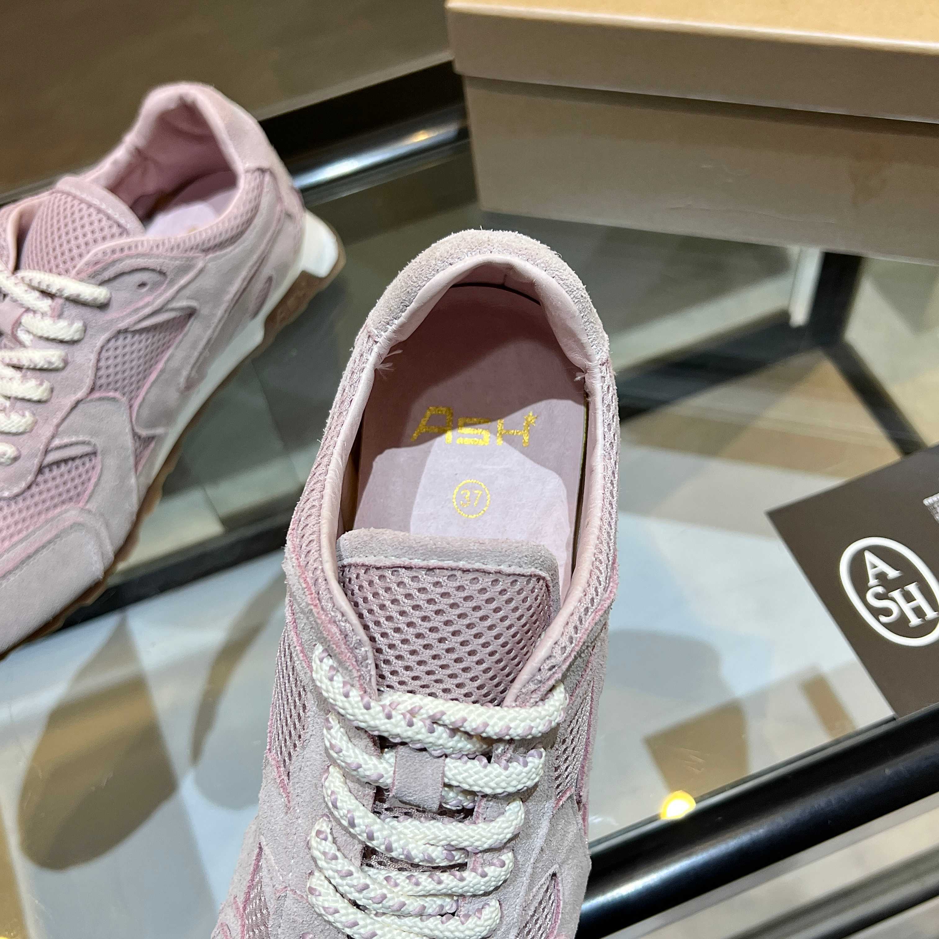 New Ash Number 2502: Zirconium Fabric Shoes with Pig Skin Inner Soles. - 图片 4