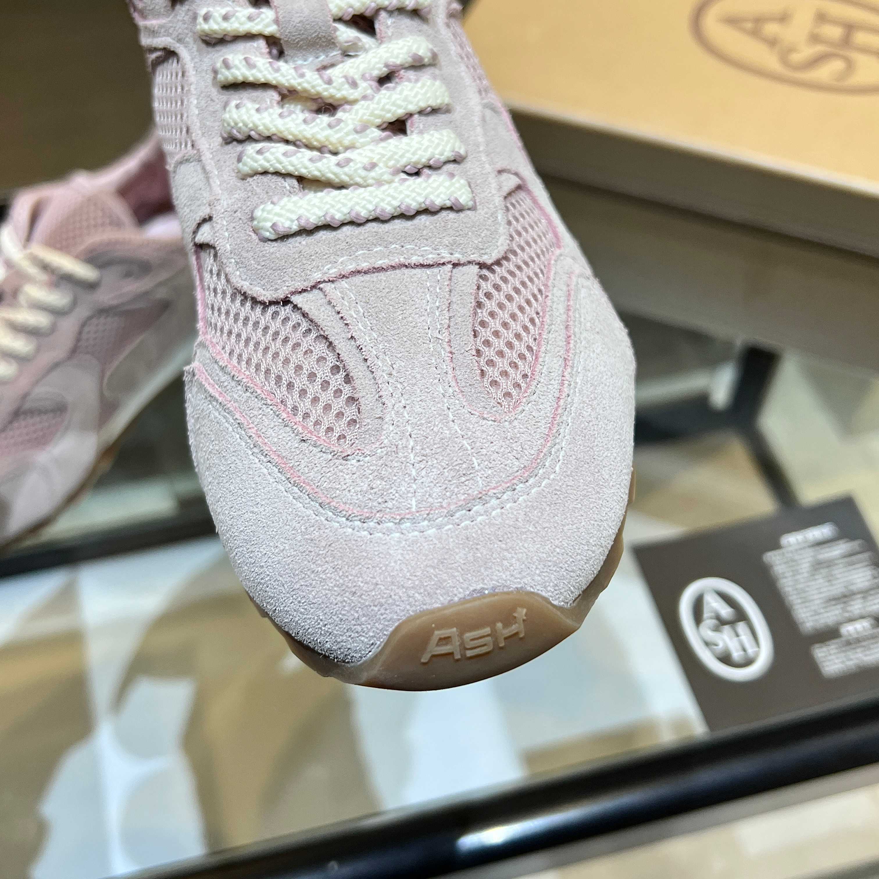 New Ash Number 2502: Zirconium Fabric Shoes with Pig Skin Inner Soles. - 图片 2
