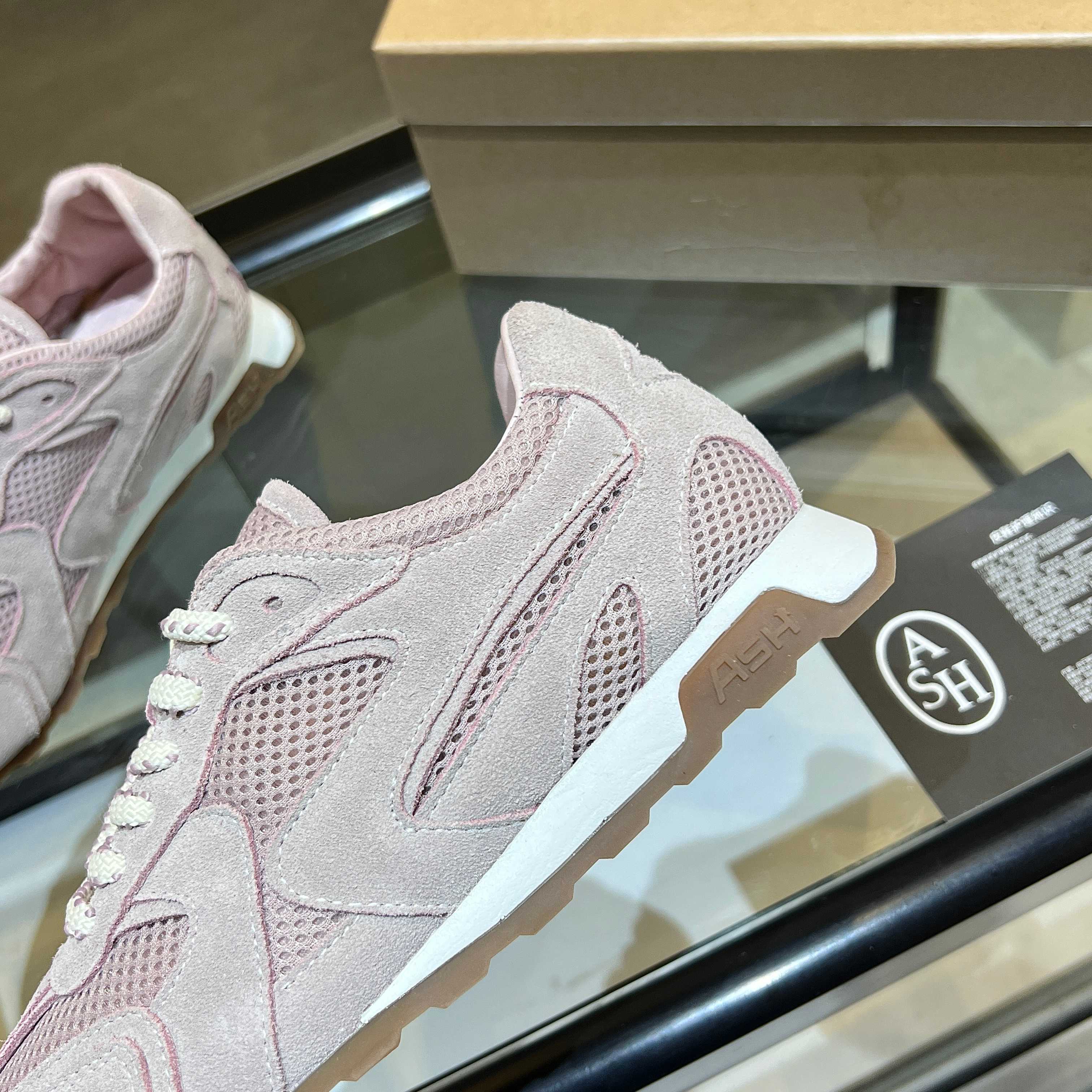 New Ash Number 2502: Zirconium Fabric Shoes with Pig Skin Inner Soles. - 图片 3