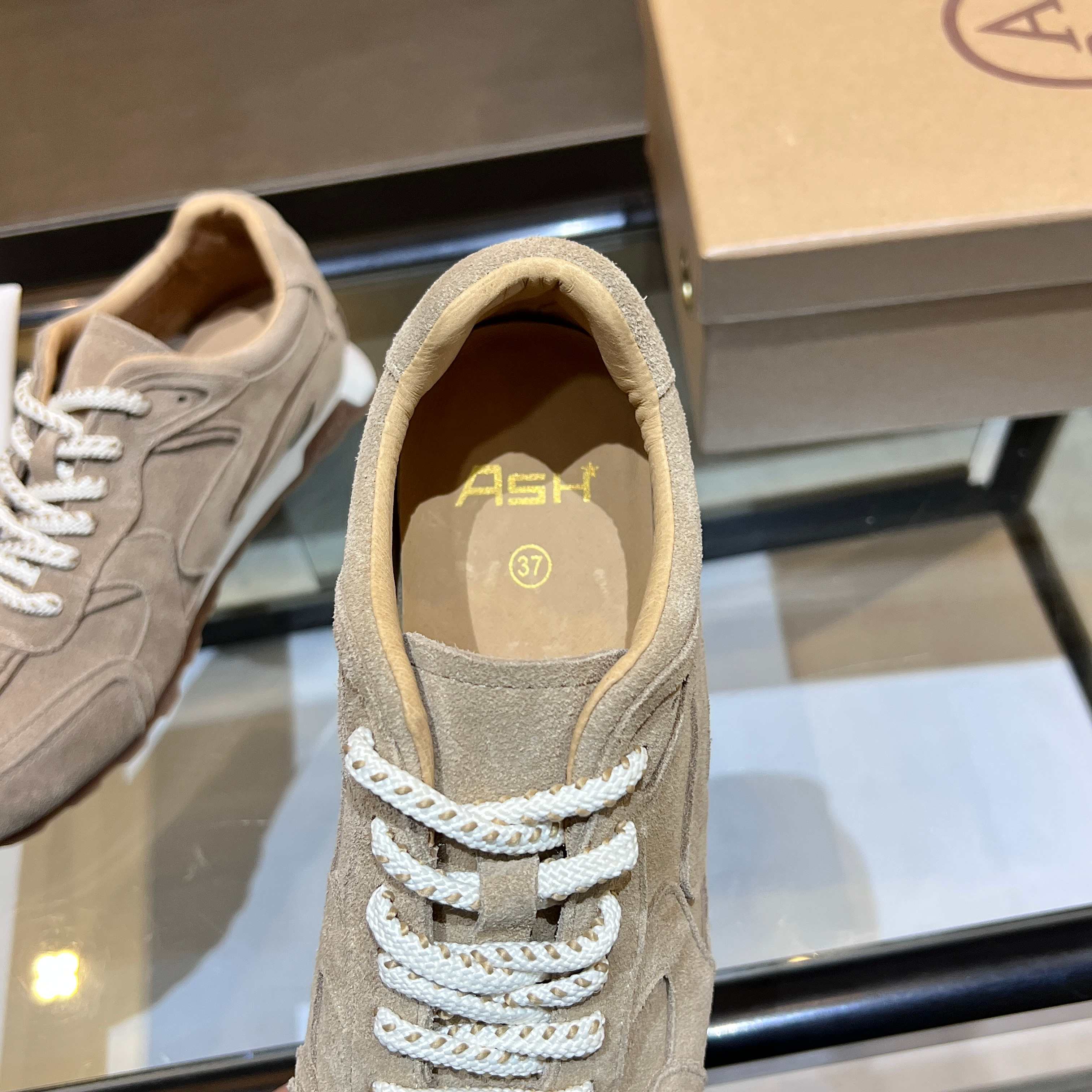 New Ash Number 2502: Kasar-Skin Shoes with Cow Velvet, Rubber Soles. - 图片 2