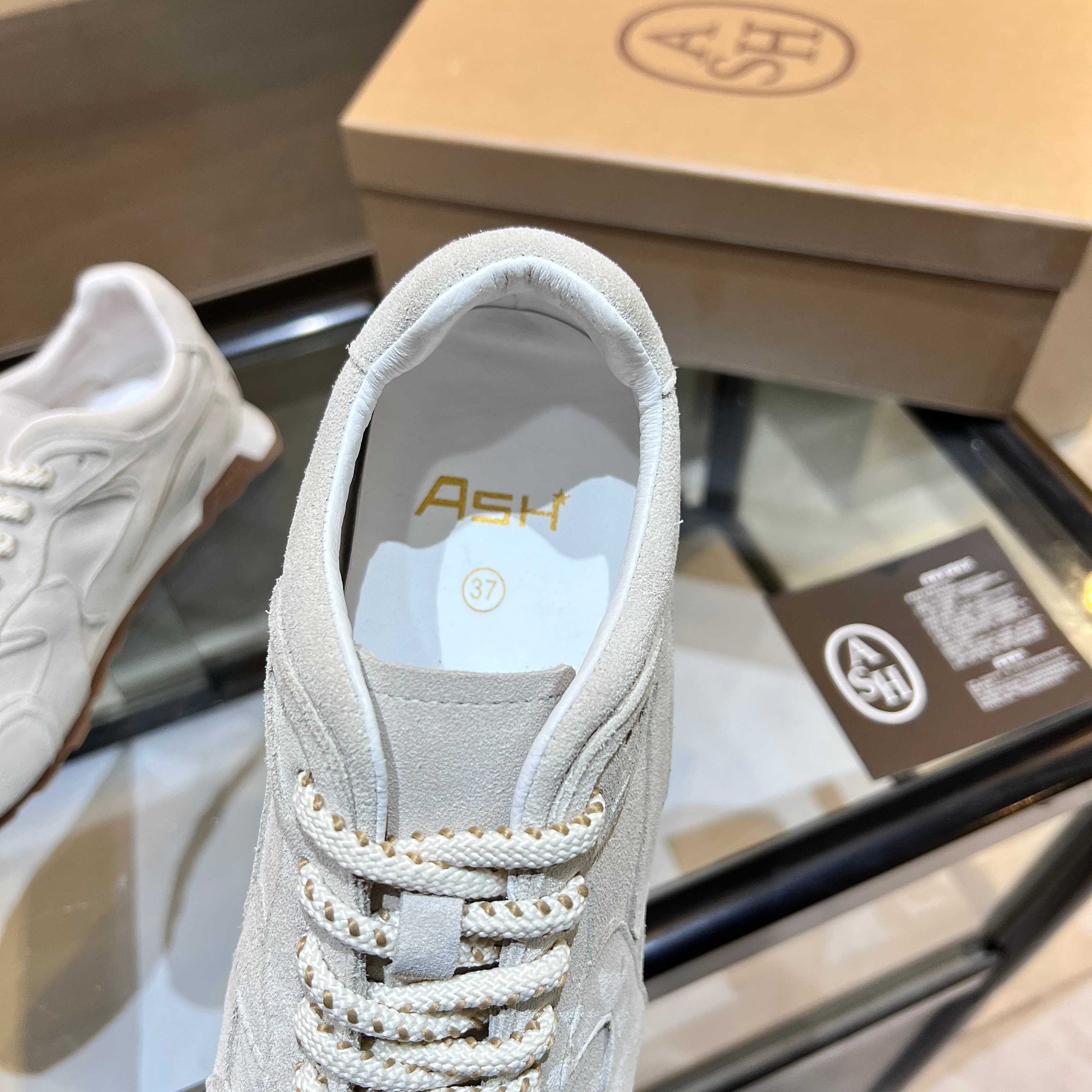 New Ash Number 2502: Kasar-Skin Shoes with Cow Velvet and Rubber Soles. - 图片 2