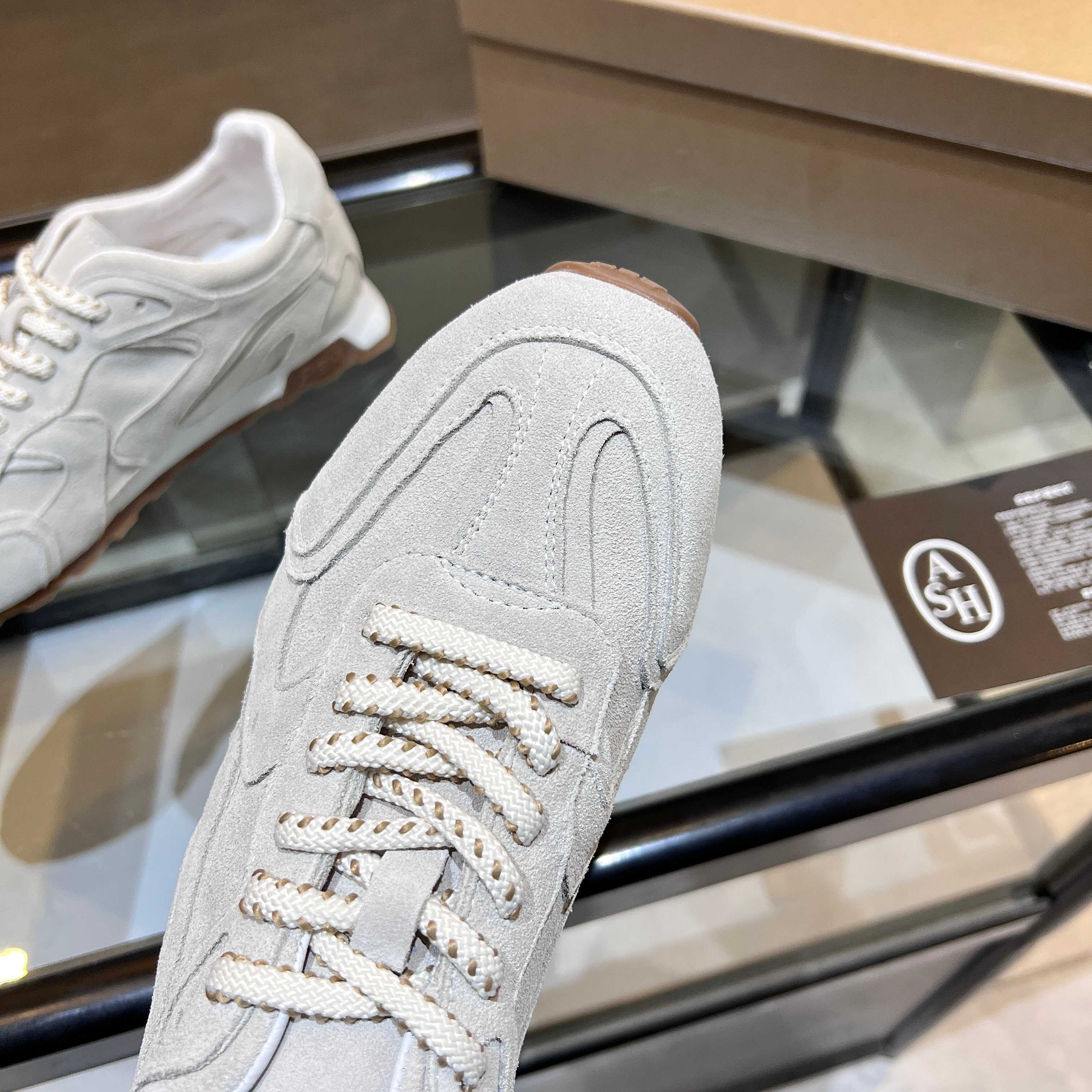 New Ash Number 2502: Kasar-Skin Shoes with Cow Velvet and Rubber Soles. - 图片 4