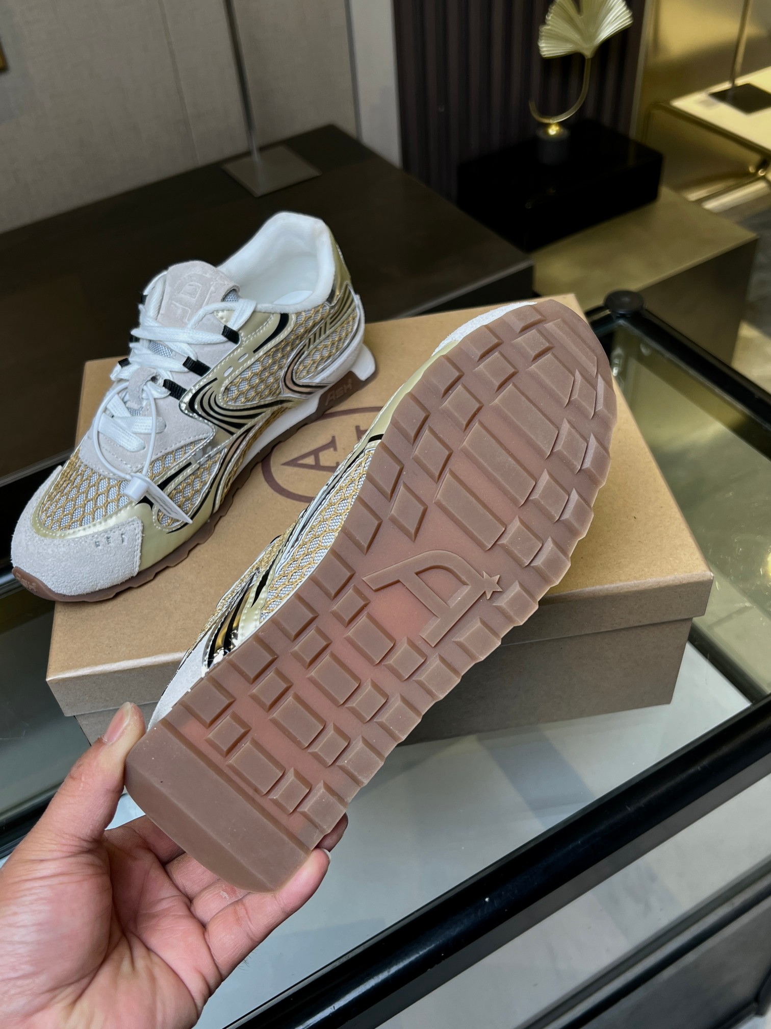 New Ash Section 2503: Kasar-Skin Fabric, Rubber Soles, Pig Skin Inner – Details & Pricing - 图片 5