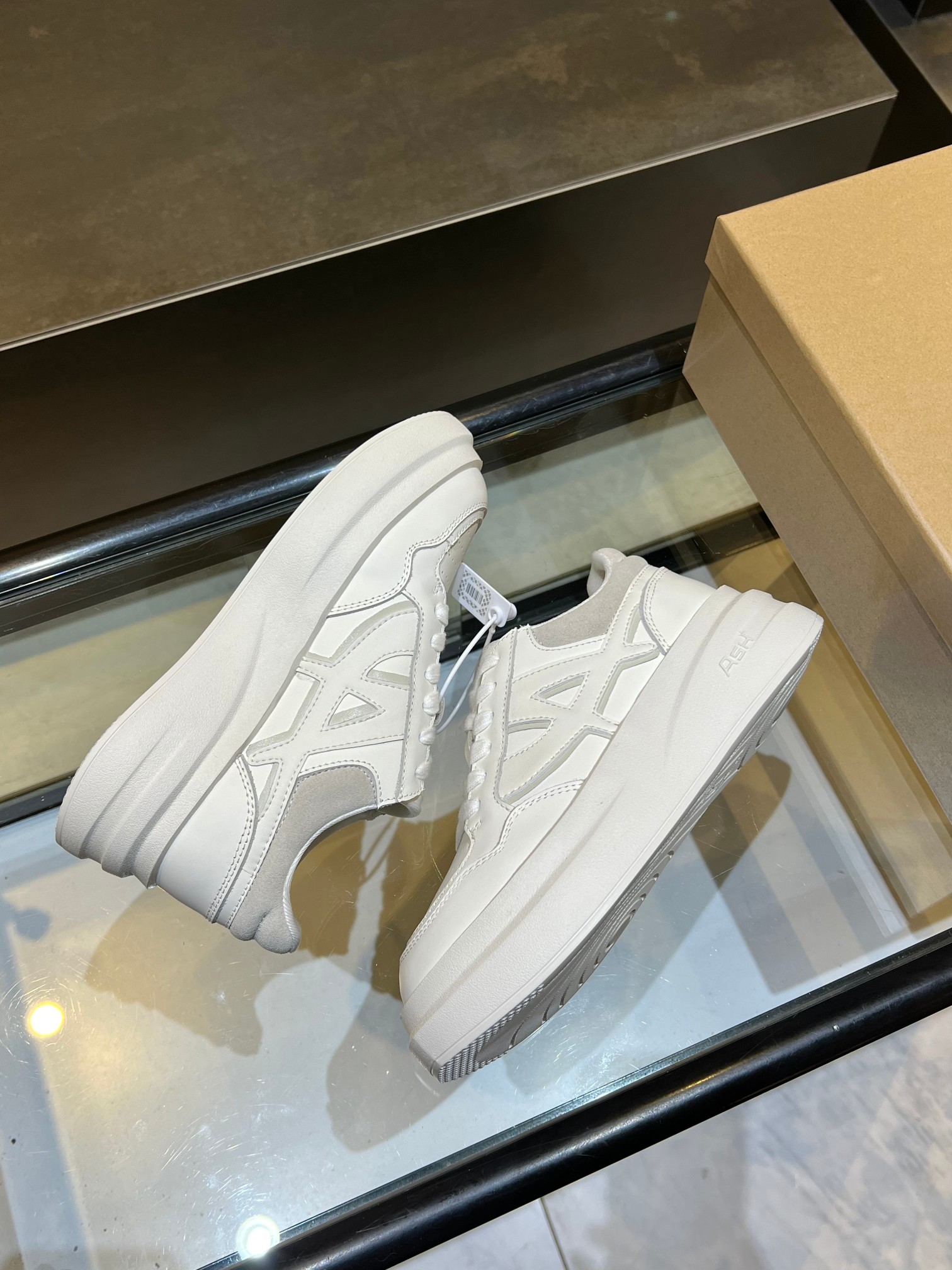 ASH Star-Embossed Leather Sneakers - Stylish, Comfortable, and Breathable 10 a1743054586752 2086