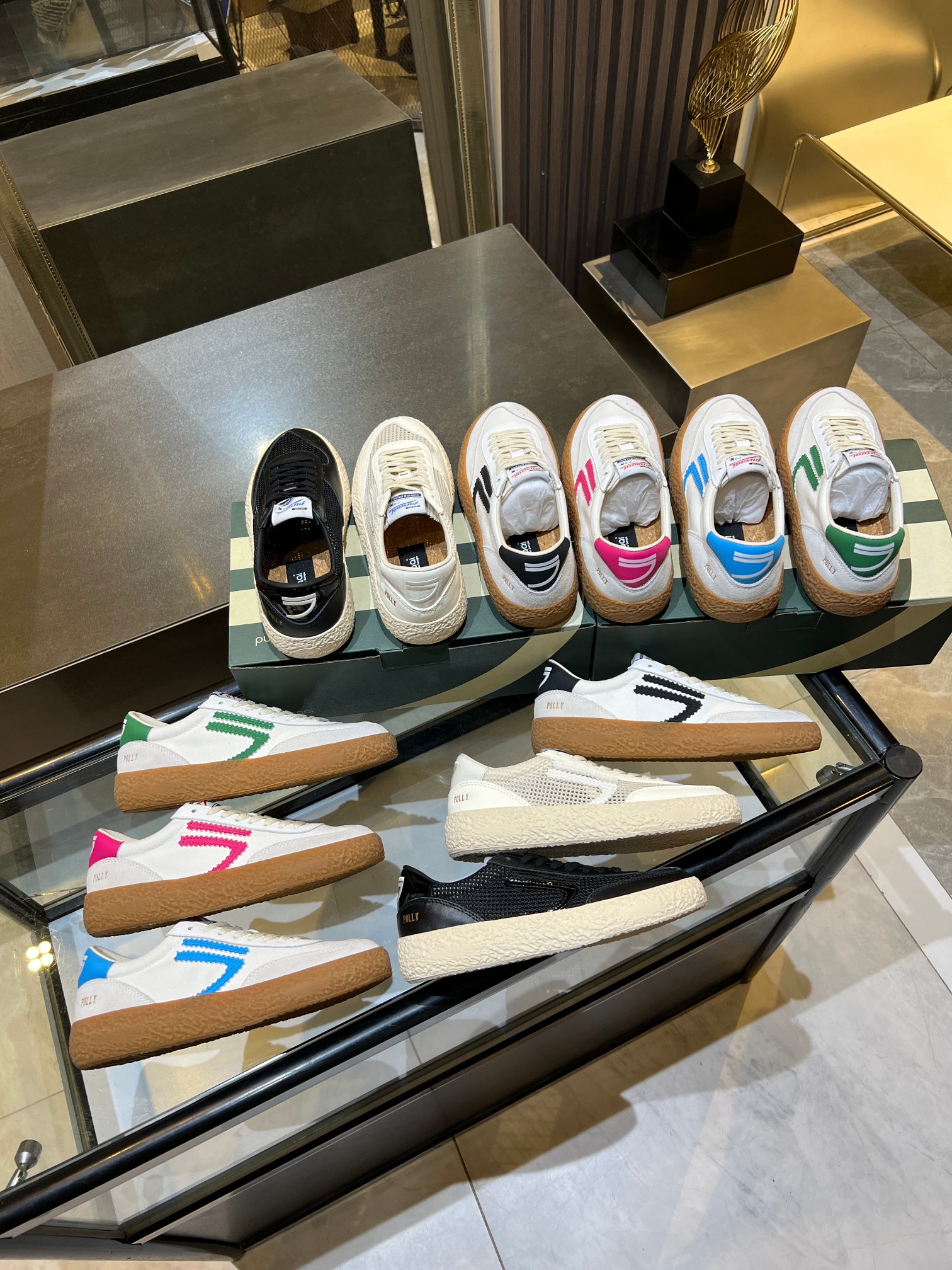 NO:725401,Style No. 2510 Upper: cowhide + cloth Lining: sheepskin Foot pad: tree grain microfiber Outsole: rubber Size: 35-40, casual shoes/sports shoes, sneakers, cowhide, sheepskin19860909款号2510 鞋面:牛皮+布面 内里:羊皮 垫脚:树纹超纤 大底:橡胶 码数:35-40,休闲鞋/运动鞋,sneakers,cowhide,sheepskin,Women's Shoes