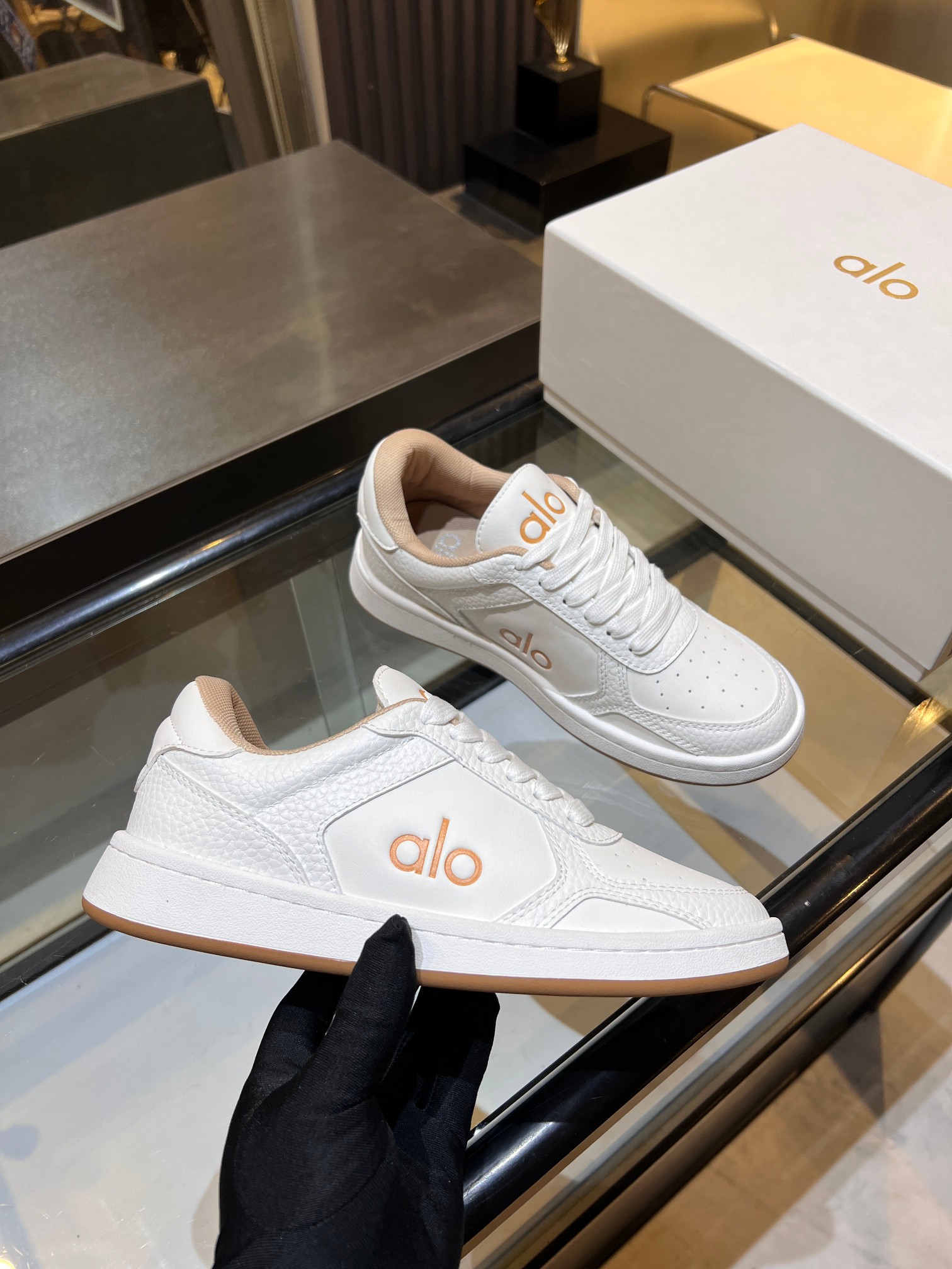 Comfortable Women’s Shoes with Original Skin Plate and Rubber Sole, Towel Interior. - 图片 1