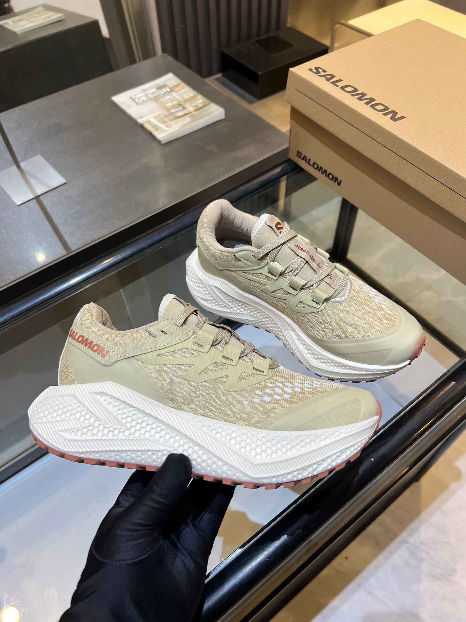 NO:344490,Real-price SALOMON 3rd generation AERO GLIDE 3 GRVL upper GRVL version is more woven, the outer pressing glue also has the effect of anti-fouling and water splashing, and is very breathable. The toe and midfoot are wider, and can be adapted to more feet. The high elastic half-inner boot tongue, the front section is sewn with the upper, and the tongue collar is also elastic and closed. It is designed for outdoor design and effectively prevents the entry of sand and gravel. The shoelaces are hard, flat threaded, and have a honeycomb reflector. The sponge is filled with sufficient insole. 4MM ORTHOIiTE molded foot pad. The sole is made of off-white supercritical foam popcorn material, and the technological sole is as comfortable and elastic as if worn on a sponge. [Strong] [Strong] [Strong] [Strong] GRVL version uses V-shaped tooth flowers with better mountain grip. Size women's size 35  36 37 38 39 40 Men's size 40 41 42 43 44 45,,boots19860909实价SALOMON 萨洛蒙 第三代 AERO GLIDE 3 GRVL 鞋面GRVL版本编织更加紧密、外侧的压胶也有防污防泼水的功效、透气性很好 鞋头和中足较宽、可以适配更多脚型 高弹半内靴鞋舌、前段与鞋面缝合、鞋舌领也是弹力收口设计,针对户外设计、有效防止砂石的进入 鞋带硬质扁平螺纹设计 内有硬质港宝、中等强度,有蜂窝反光片 海绵填充足 鞋垫4MM ORTHOIiTE模压脚垫 大底米白色超临界发泡爆米花材质、科技大底就像穿在海绵上一样舒服且有弹性[强][强][强]GRVL版本采用的是山地抓地更好的V型齿花 Size女码 35 36 37 38 39 40 男码 40 41 42 43 44 45,,boots,Men's shoes