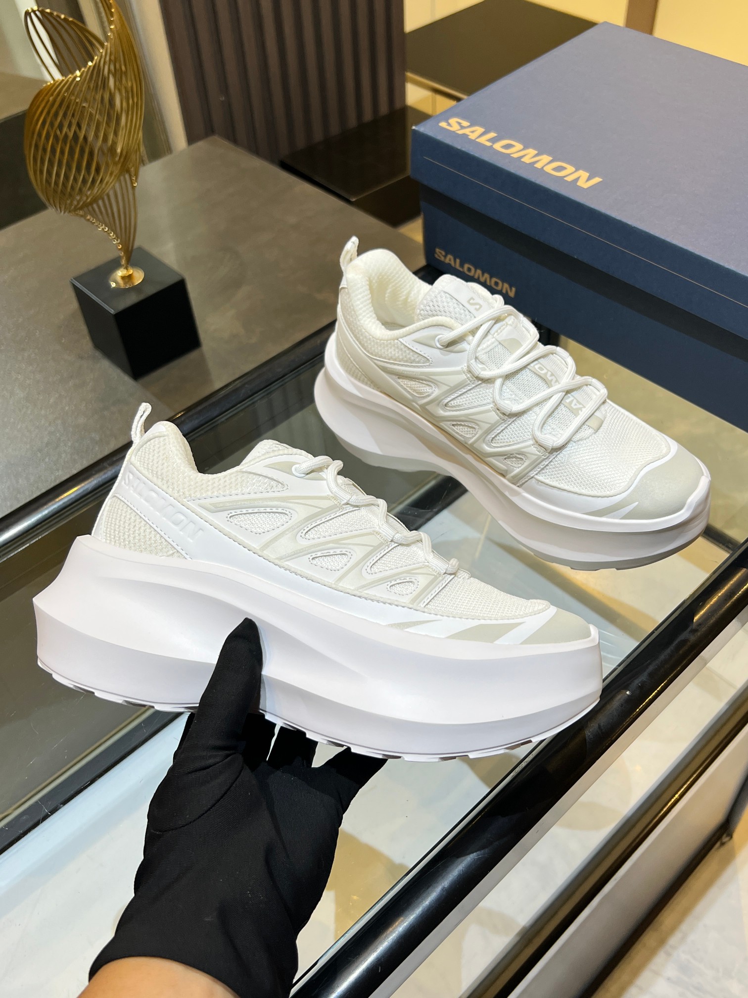 NO:562236,Mesh lightweight platform thick-soled casual dad shoes. Multiple lines on the shoe body outline details with a full three-dimensional feel, adding a fashionable temperament to the casual look!  Size 35-40, upper imported over 1,000, inner elastic mesh, foot pad mesh, outsole, foam outsole, casual shoes/sports shoes, sneakers19860909网面轻便松糕厚底休闲老爹鞋,鞋身多处线条勾勒细节立体感十足,为休闲造型增添时尚气质！ 码数35-40 鞋面进口超仟  内里弹力网 垫脚网布 大底发泡大底,休闲鞋/运动鞋,sneakers,Women's Shoes