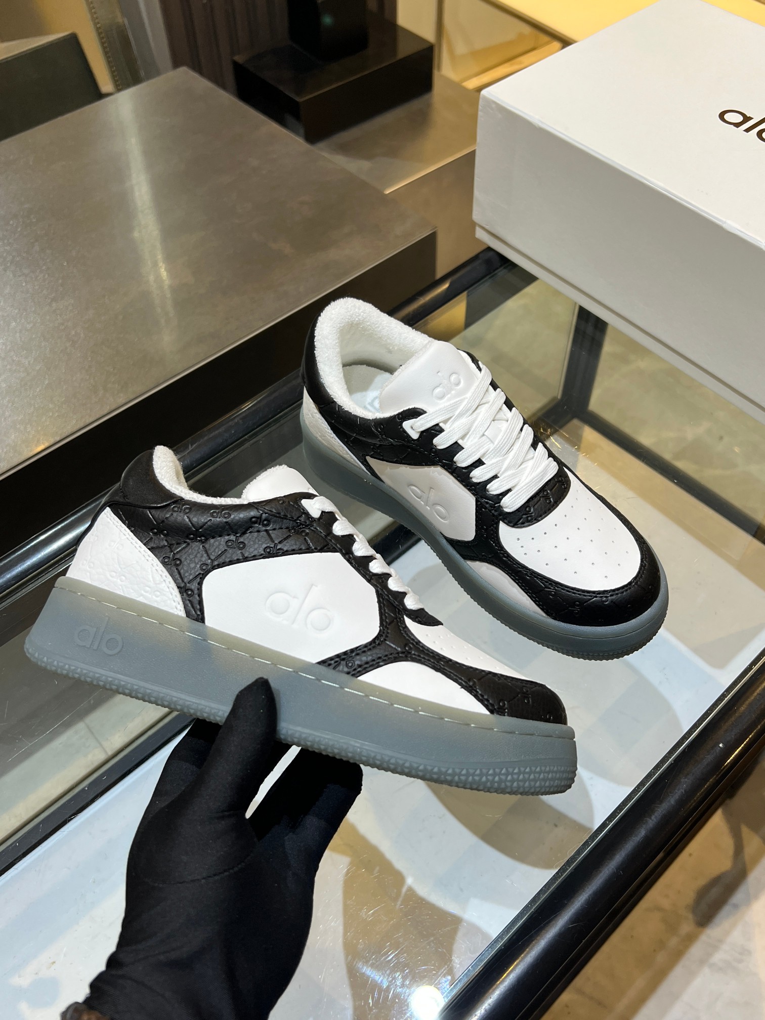 NO:725410,Super comfortable ~ Zhixiu's same style sports shoes for women, genuine leather, soft soles, thick soles, casual, versatile, white shoes for all seasons, fabric: original leather, rubber sole, towel lining inside, size: women's 35-40, casual shoes/sports shoes, sneakers19860909超舒适~智秀同款运动鞋女真皮软底厚底休闲四季百搭内**小白鞋 面料:原版皮 鞋底橡胶大底 内里毛巾里 码数:女款35-40,休闲鞋/运动鞋,sneakers,Women's Shoes