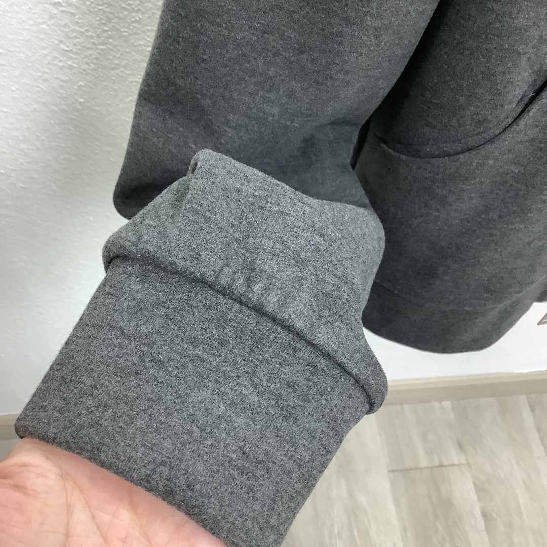 “High-End Women’s Clothing: New Tweed Coats and Stylish Designs” - 图片 4