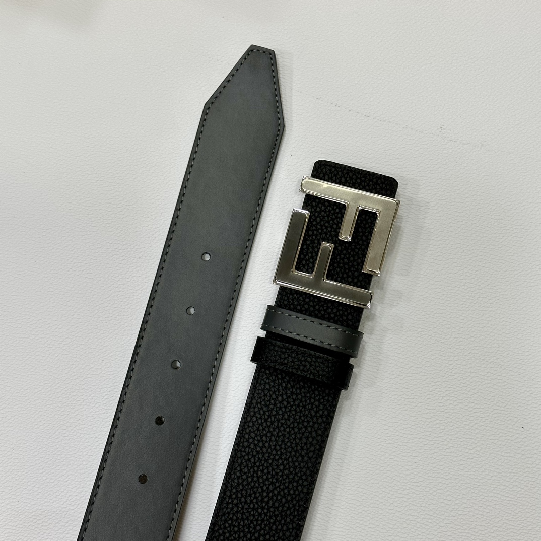FENDl芬迪宽40MM双面原版小牛皮搭配单钌钯电镀扣完美的手感.油边出众的设计.风格高贵奢华时尚大方高