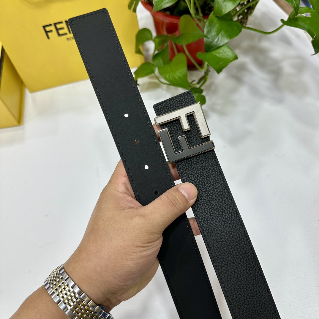 FENDl芬迪宽38MM双面原版小牛皮搭配单钌钯电镀扣完美的手感.油边出众的设计.风格高贵奢华时尚大方高