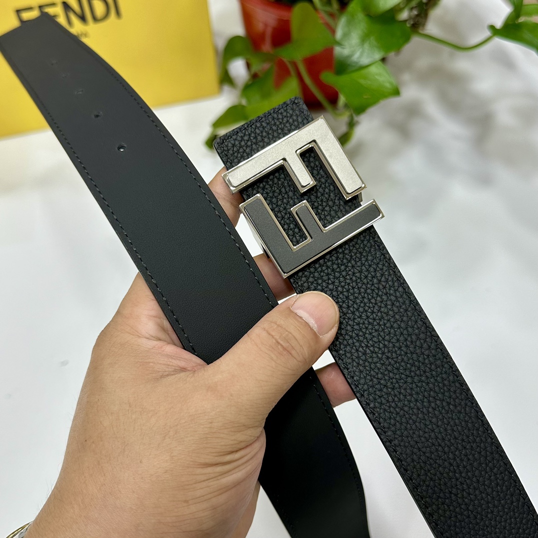 FENDl芬迪宽38MM双面原版小牛皮搭配单钌钯电镀扣完美的手感.油边出众的设计.风格高贵奢华时尚大方高