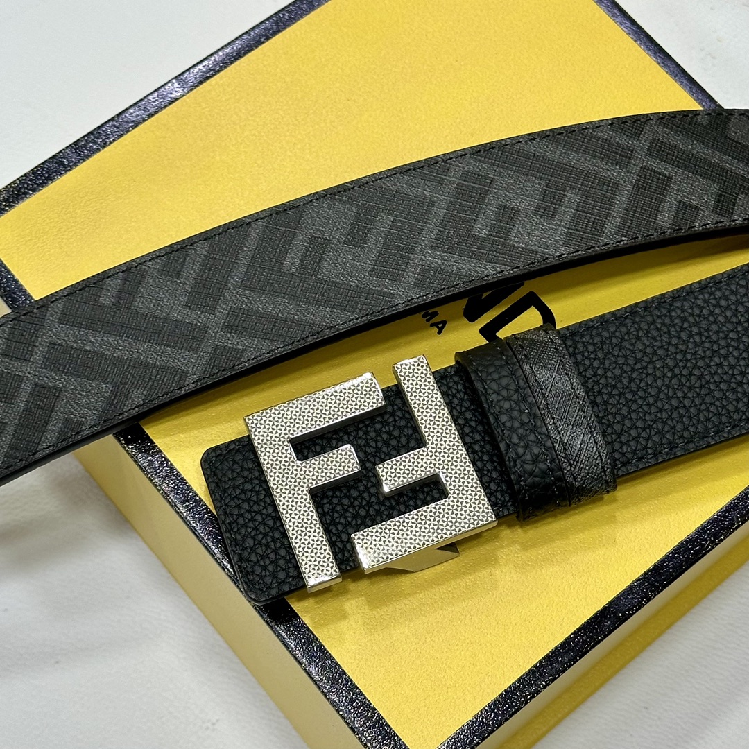 
     FENDI（芬迪）专柜同款 宽4.0CM 双环正反用腰带 FF按钉搭扣 黑色Cuoio  R