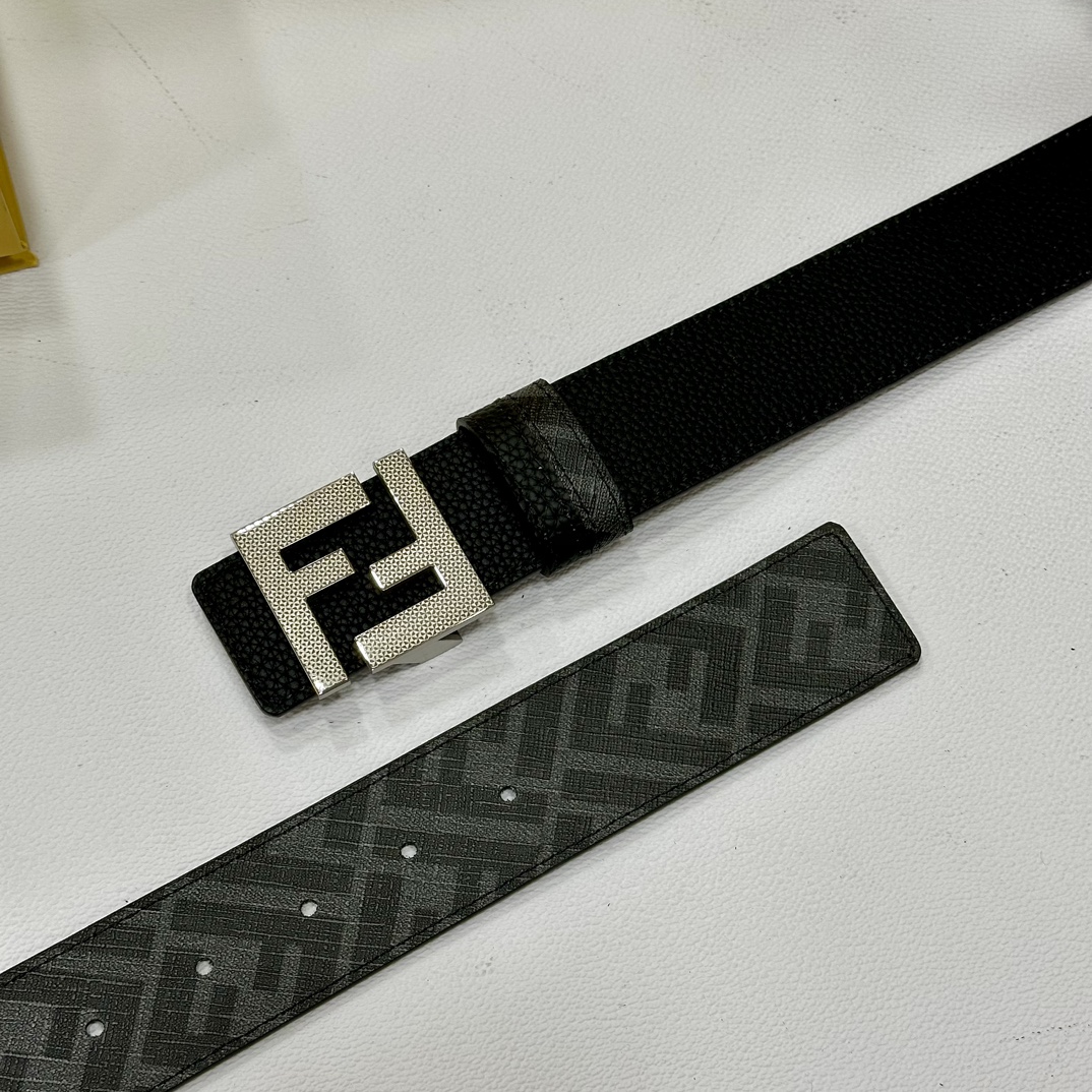 
     FENDI（芬迪）专柜同款 宽4.0CM 双环正反用腰带 FF按钉搭扣 黑色Cuoio  R