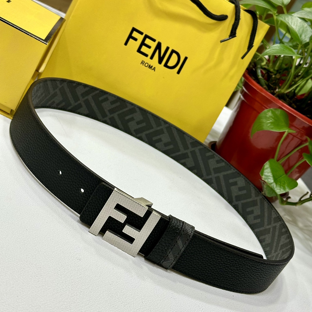 
     FENDI（芬迪）专柜同款 宽4.0CM 双环正反用腰带 FF按钉搭扣 黑色Cuoio  R