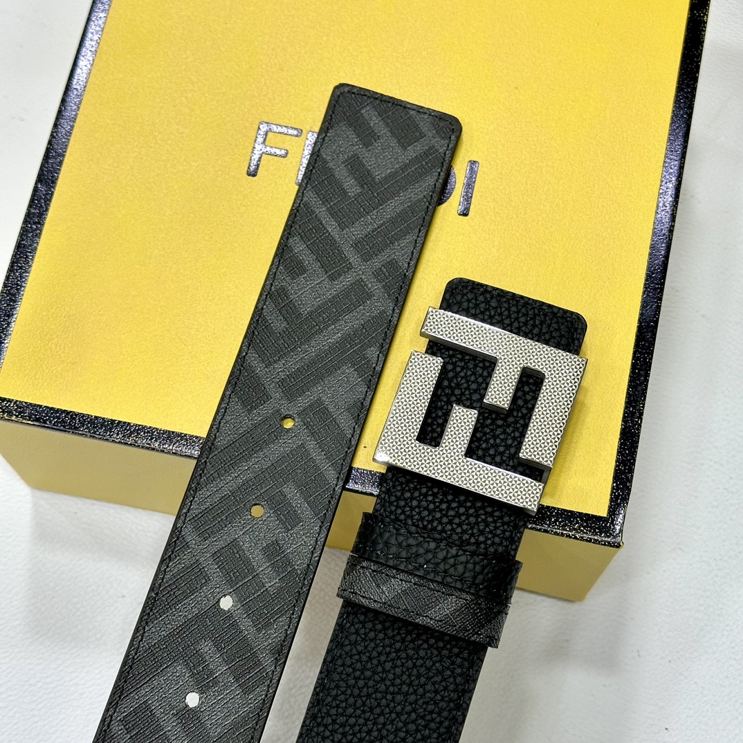 
     FENDI（芬迪）专柜同款 宽4.0CM 双环正反用腰带 FF按钉搭扣 黑色Cuoio  R