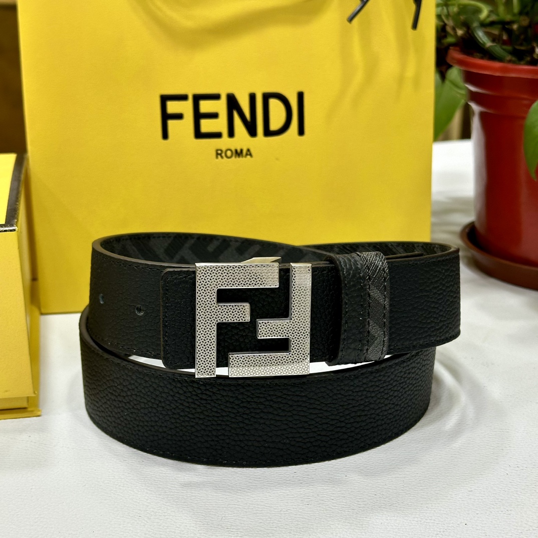 
     FENDI（芬迪）专柜同款 宽4.0CM 双环正反用腰带 FF按钉搭扣 黑色Cuoio  R