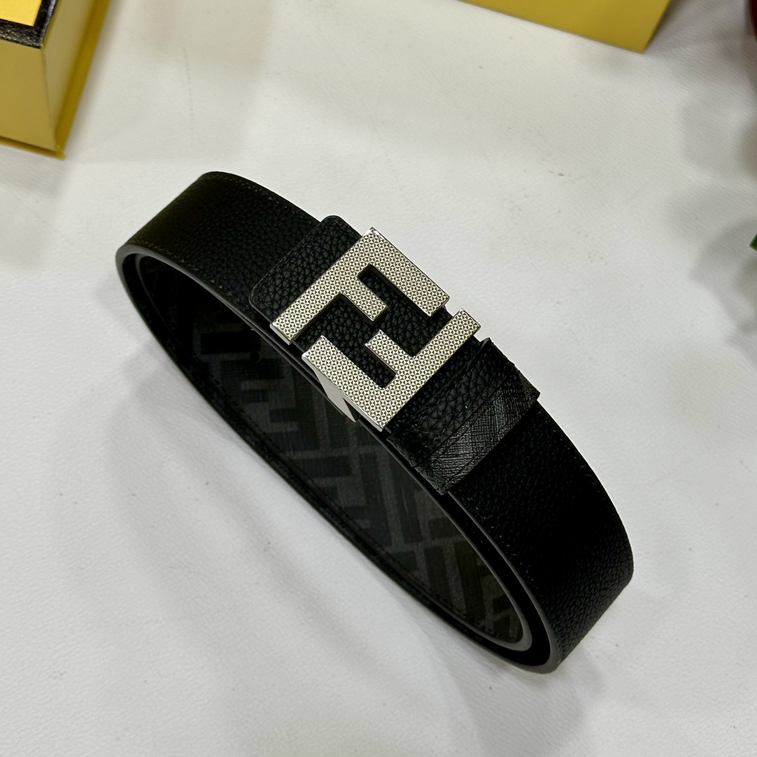 
     FENDI（芬迪）专柜同款 宽4.0CM 双环正反用腰带 FF按钉搭扣 黑色Cuoio  R