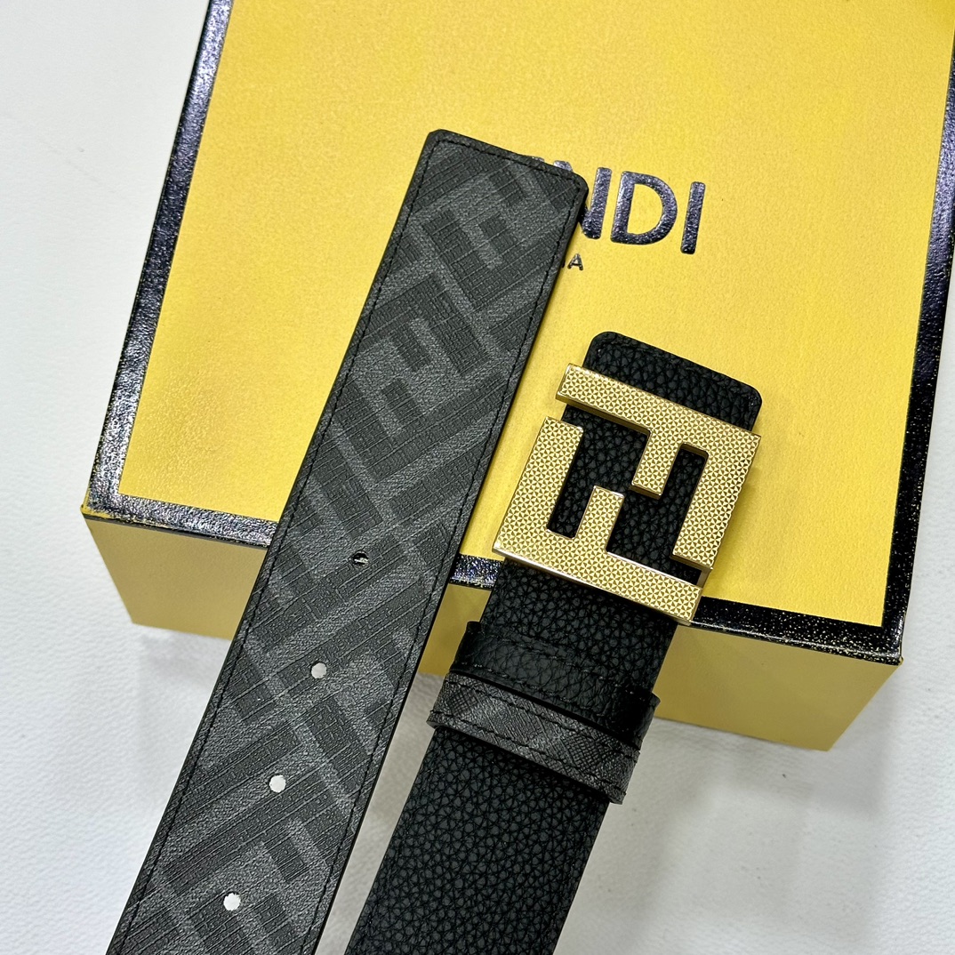 
     FENDI（芬迪）专柜同款 宽4.0CM 双环正反用腰带 FF按钉搭扣 黑色Cuoio  R