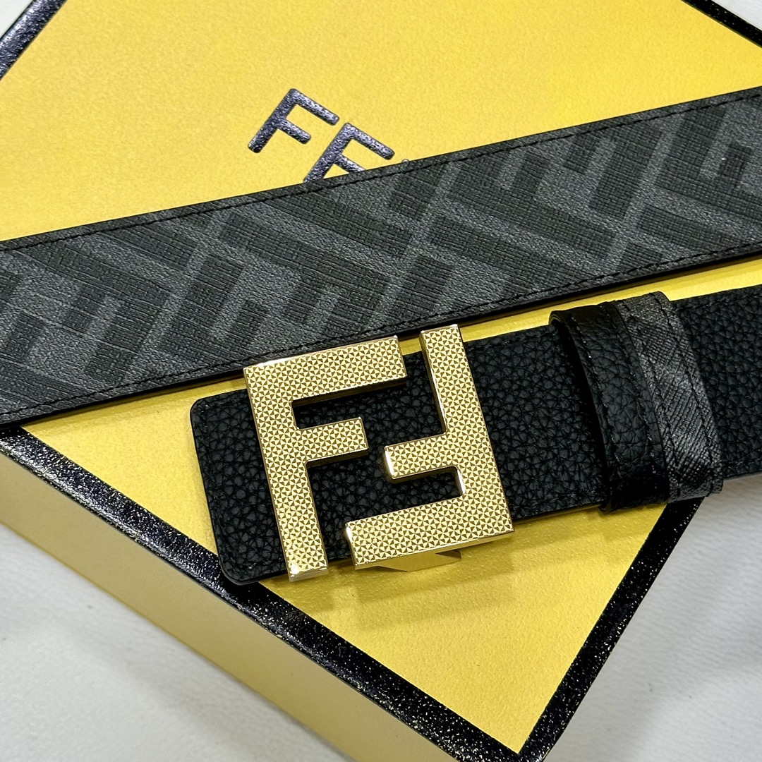 
     FENDI（芬迪）专柜同款 宽4.0CM 双环正反用腰带 FF按钉搭扣 黑色Cuoio  R