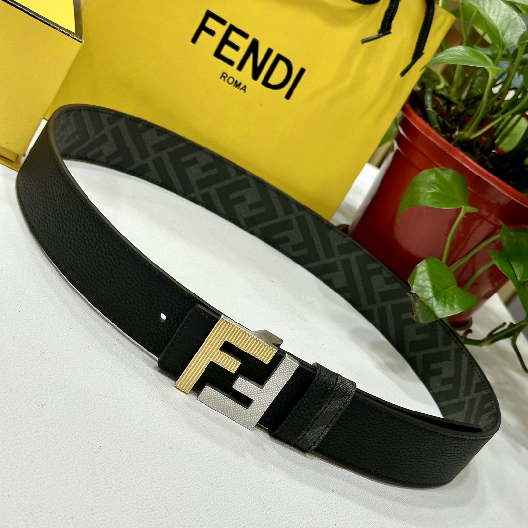
     FENDI（芬迪）专柜同款 宽4.0CM 双环正反用腰带 FF按钉搭扣 黑色Cuoio  R
