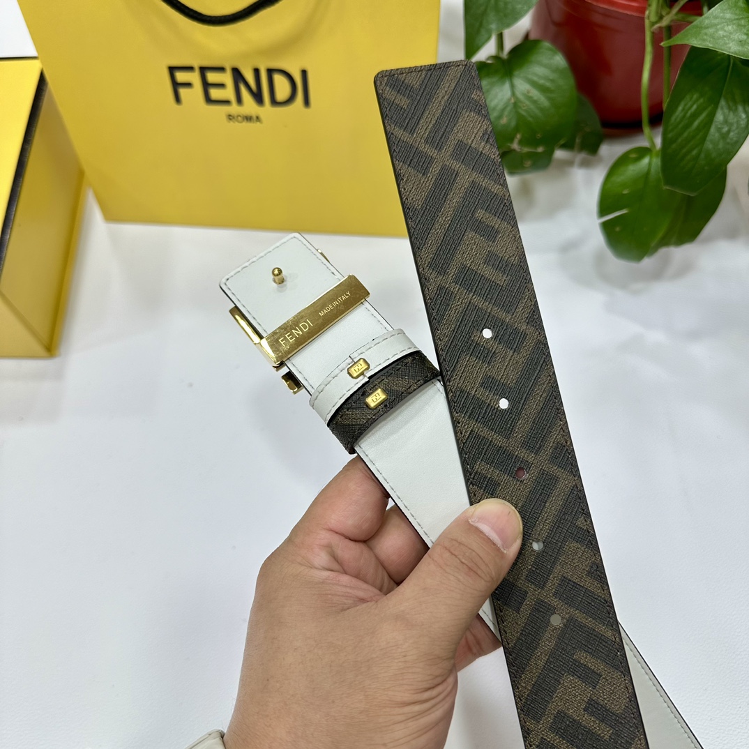 FENDI芬迪专柜同款宽4.0CM双环正反用腰带FF按钉搭扣白色CuoioRomano皮革材质反面面料带